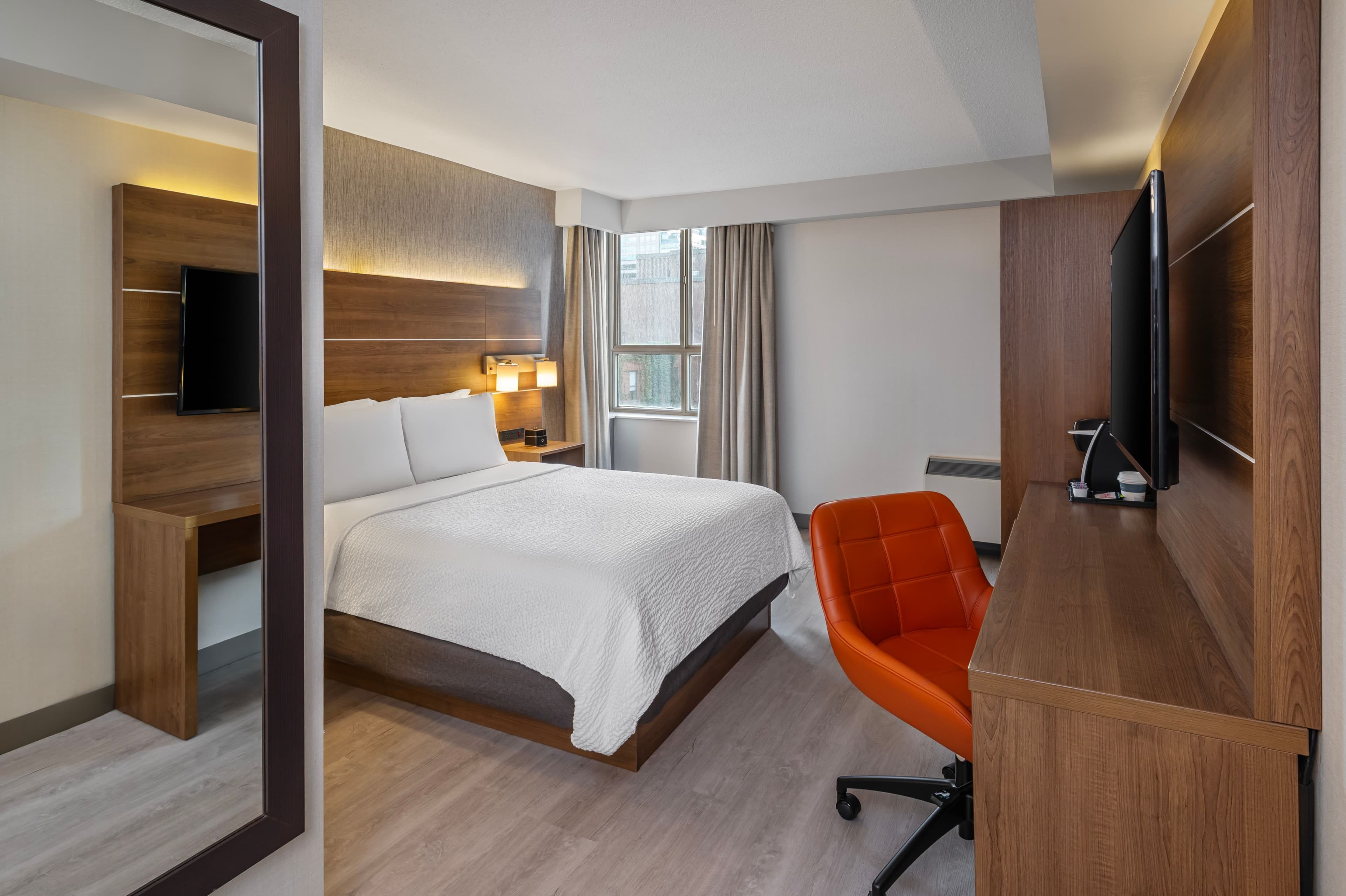 Holiday Inn Express Toronto Downtown — 17