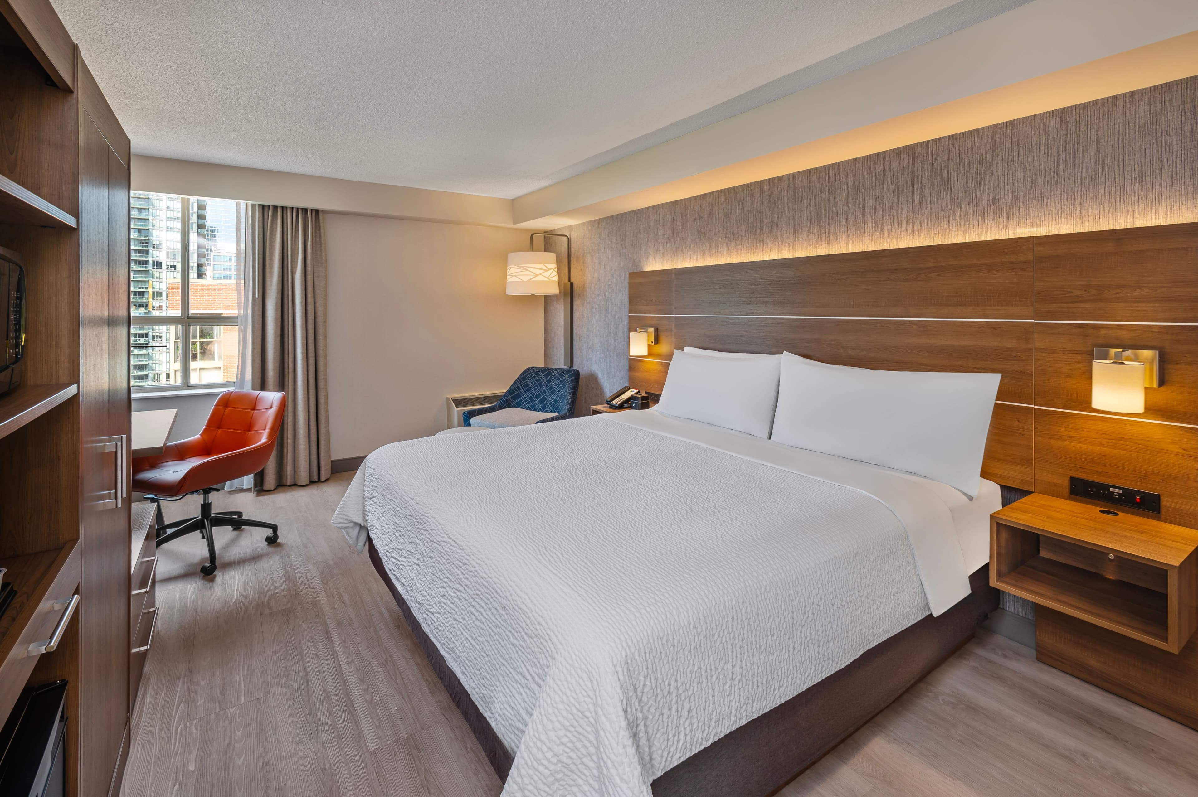 Holiday Inn Express Toronto Downtown — 11