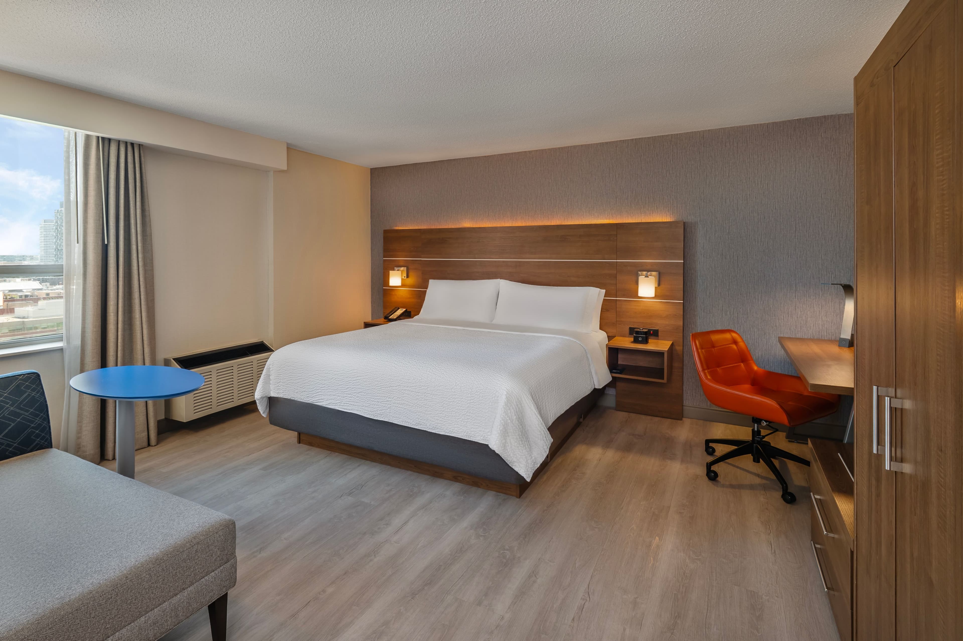 Holiday Inn Express Toronto Downtown — 5
