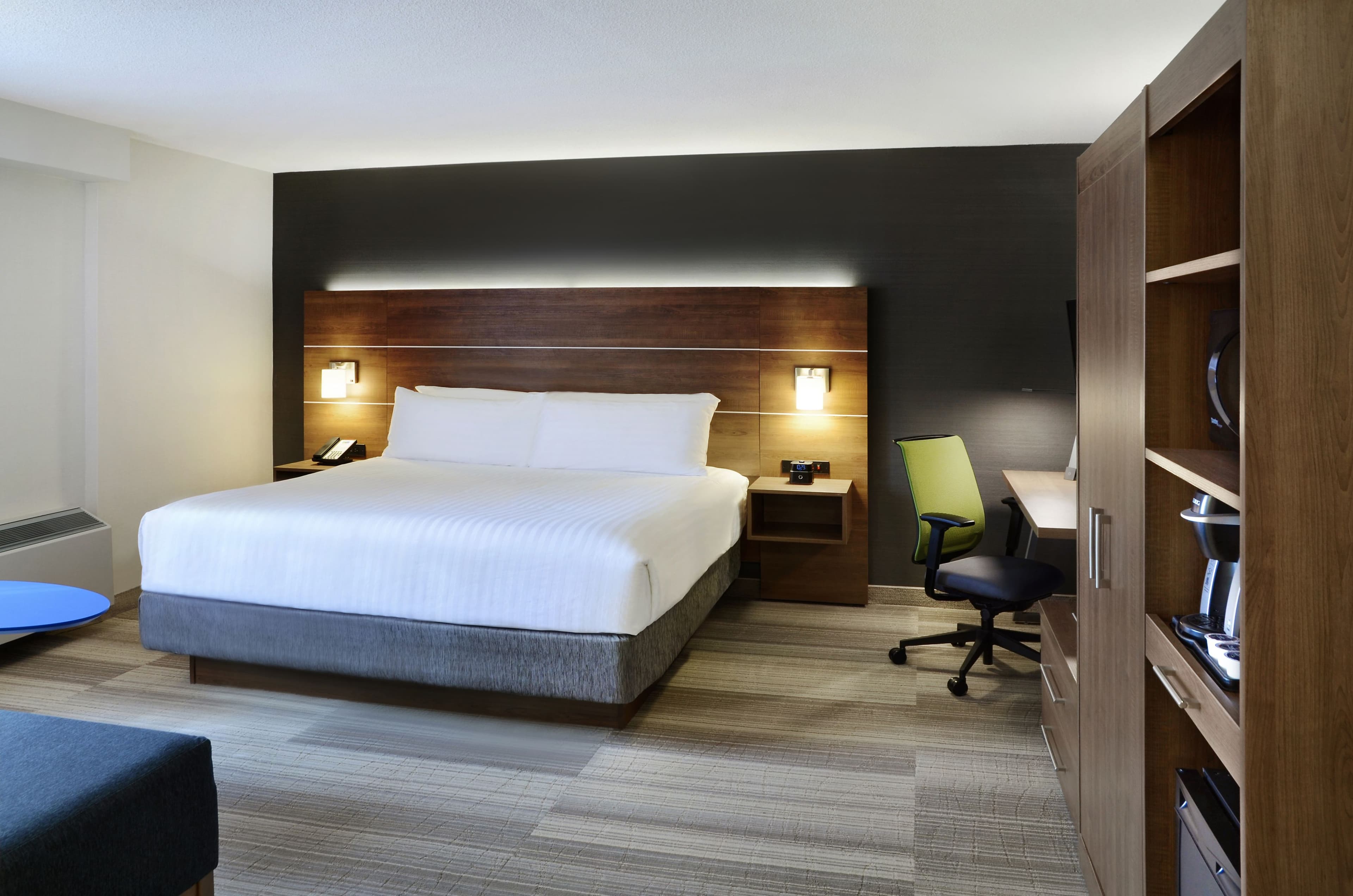 Holiday Inn Express Toronto Downtown — 7