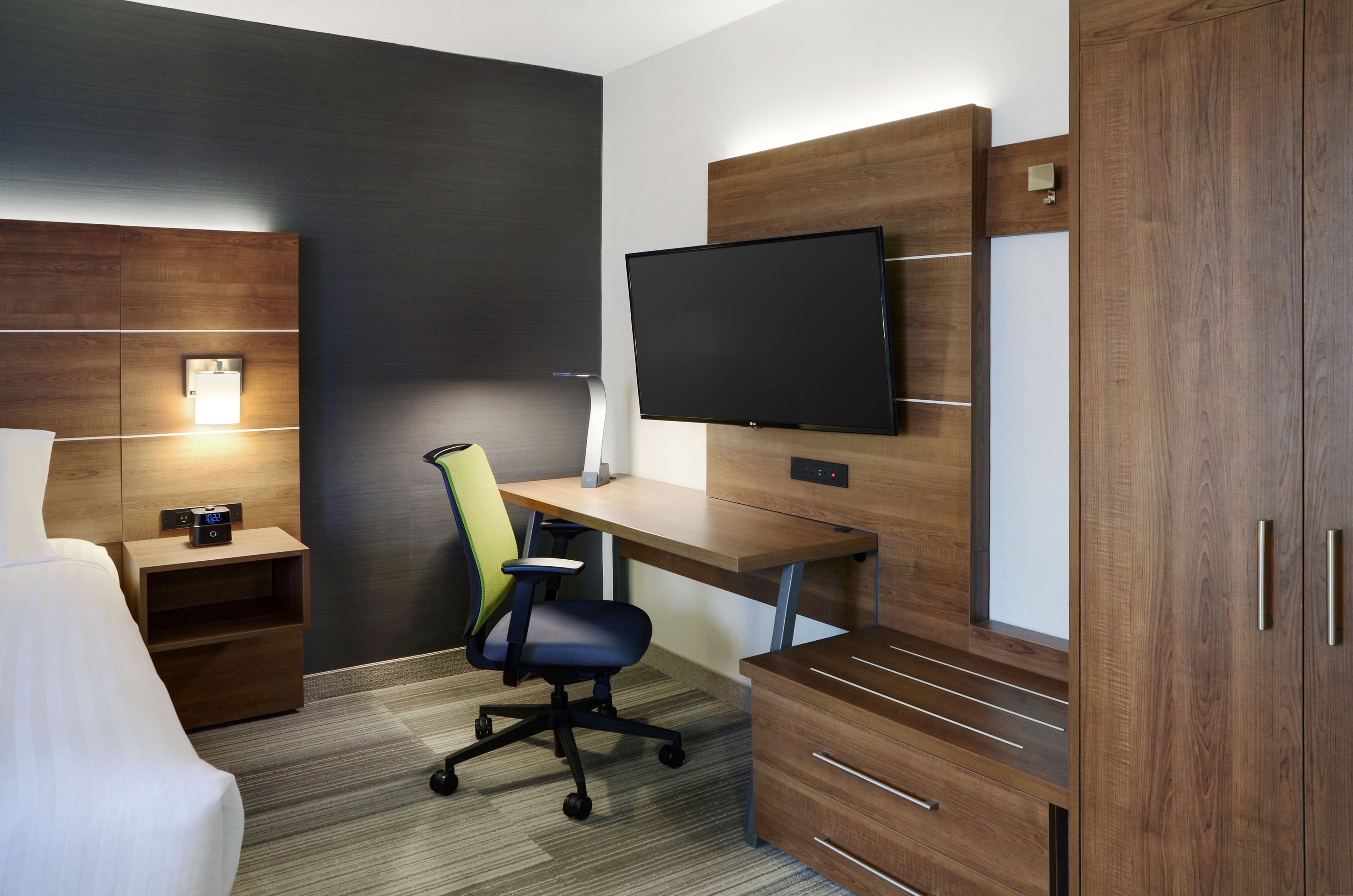 Holiday Inn Express Toronto Downtown — 12