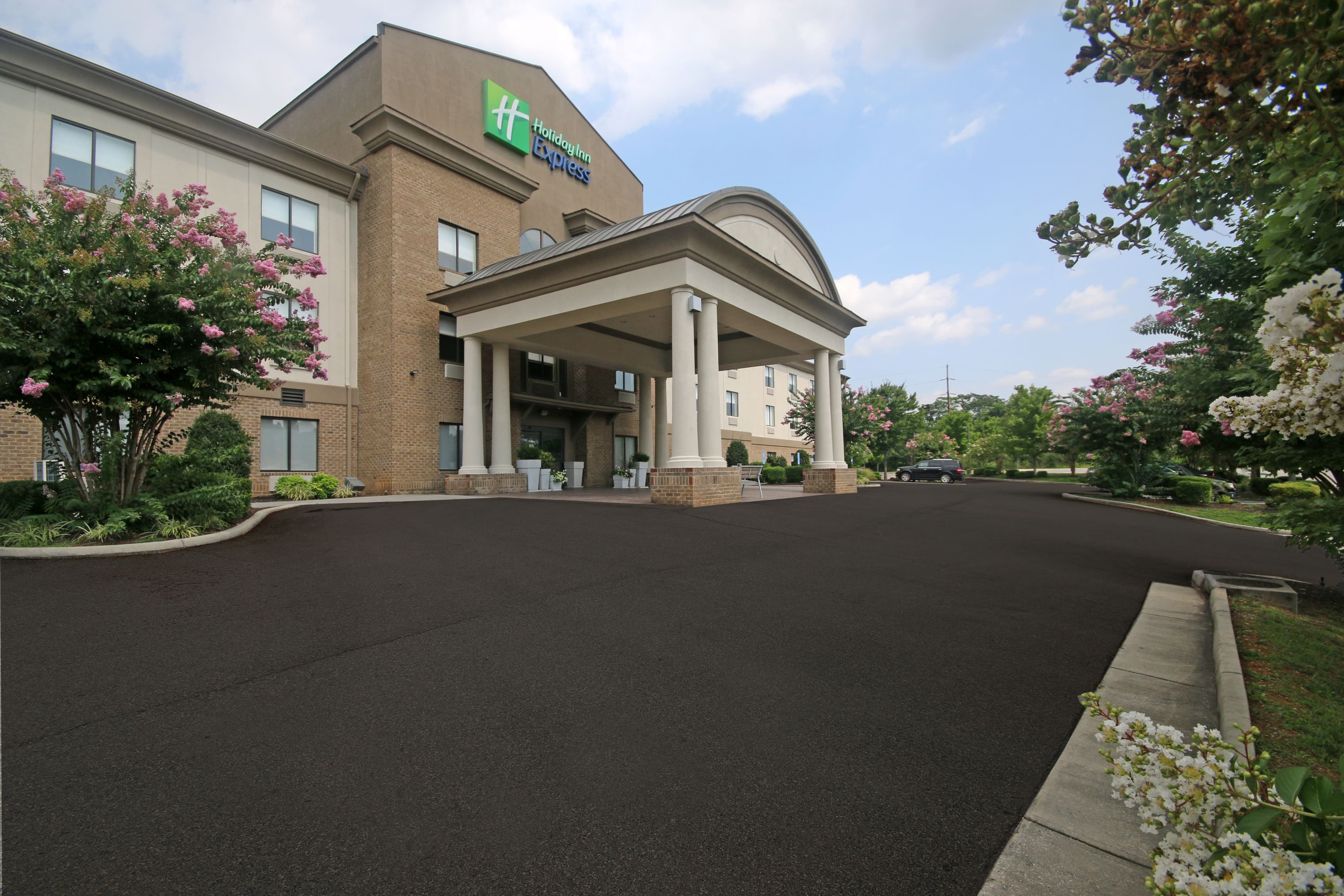 Holiday Inn Express Troutville - Roanoke North - Image 1