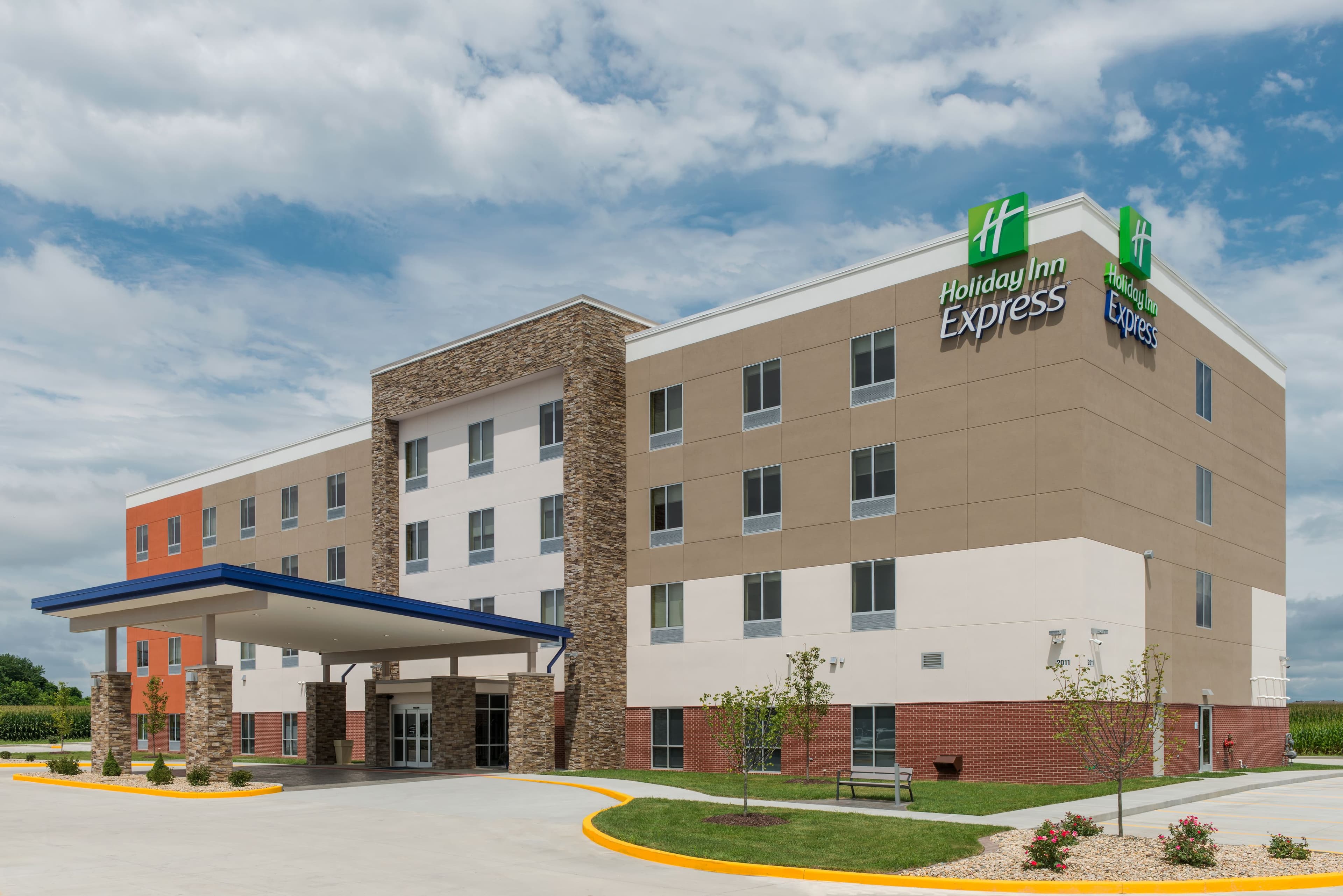 Holiday Inn Express Troy - Image 1
