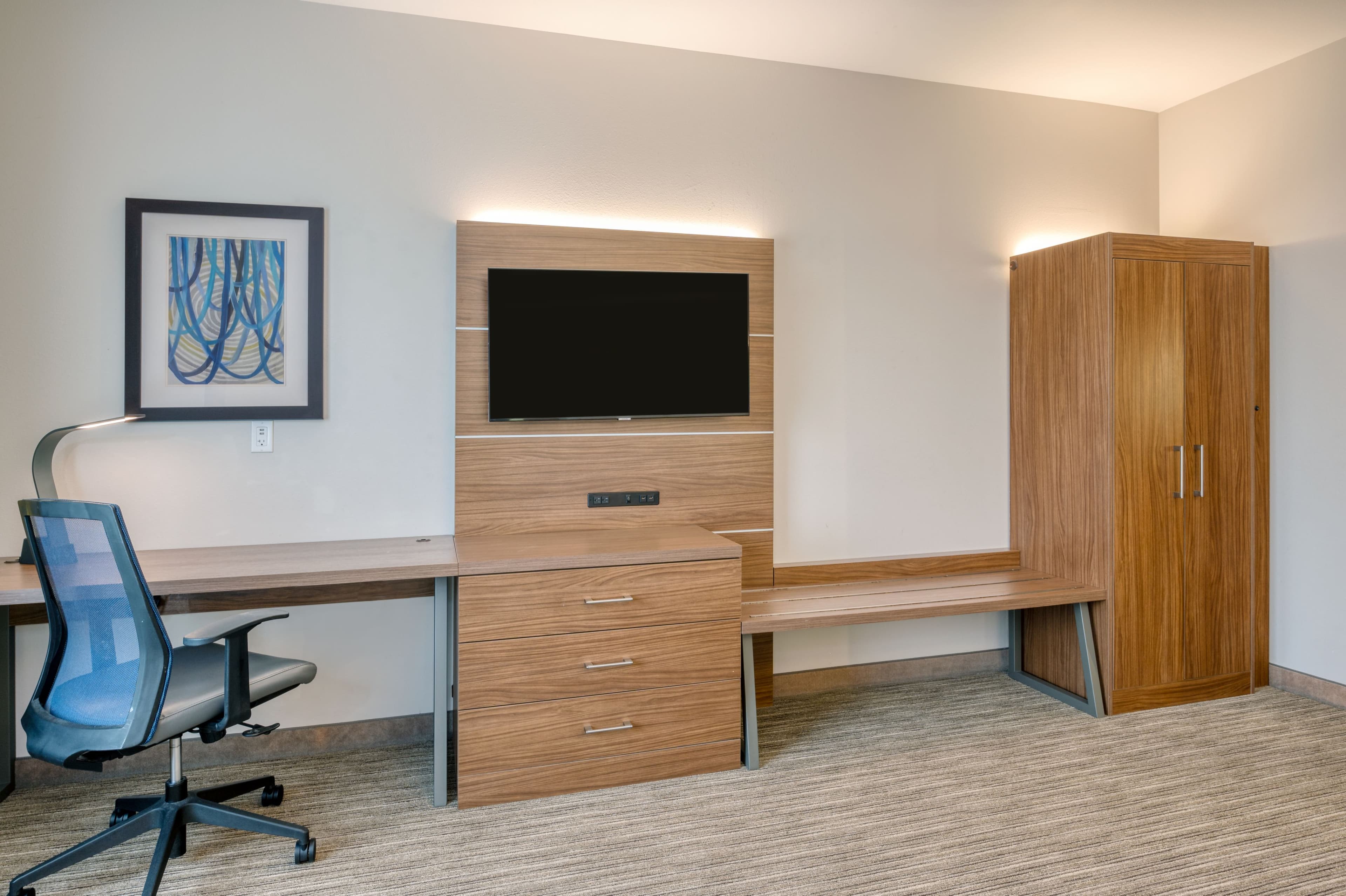 Holiday Inn Express Troy - Image 3