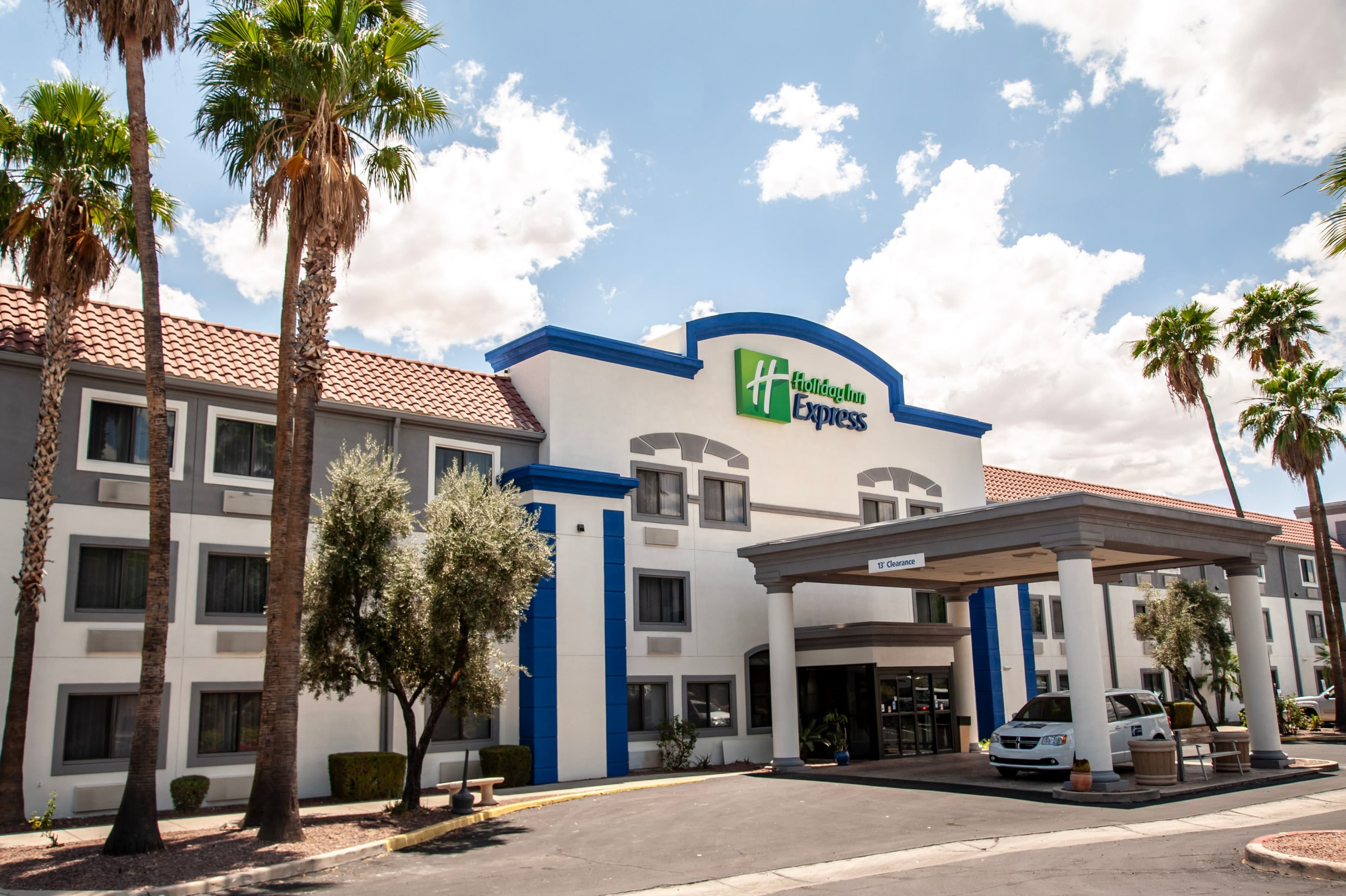 Holiday Inn Express Tucson-Airport - Image 1