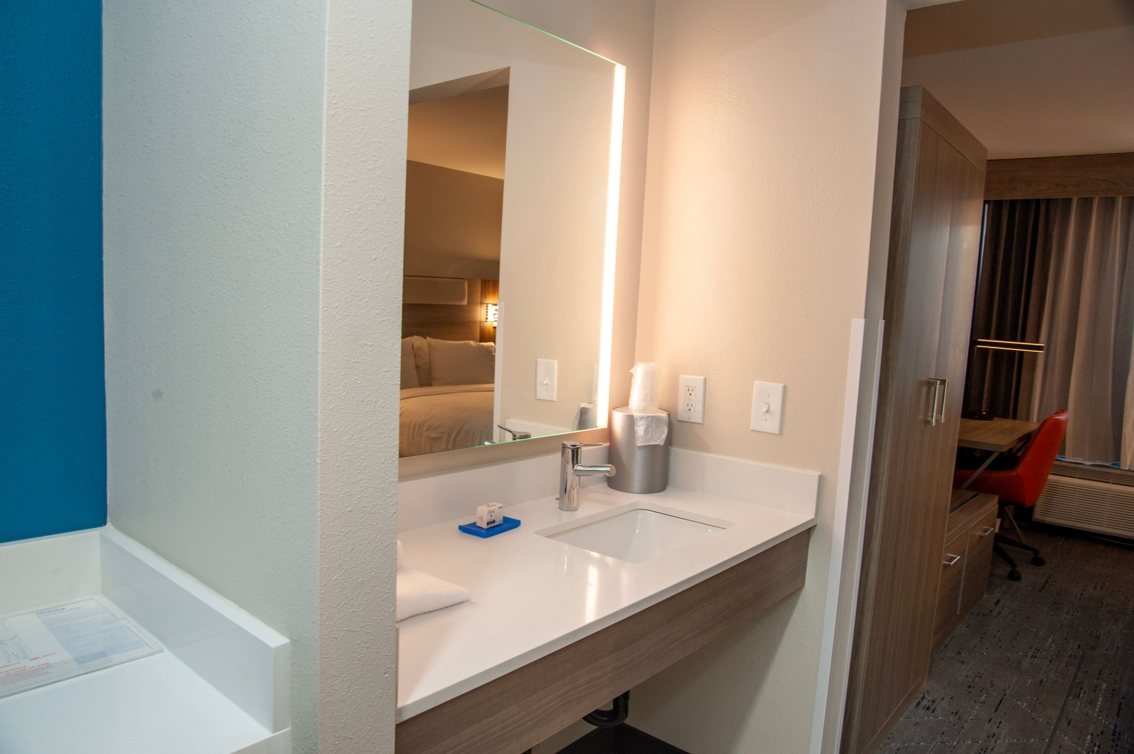 Holiday Inn Express Tucson-Airport — 8