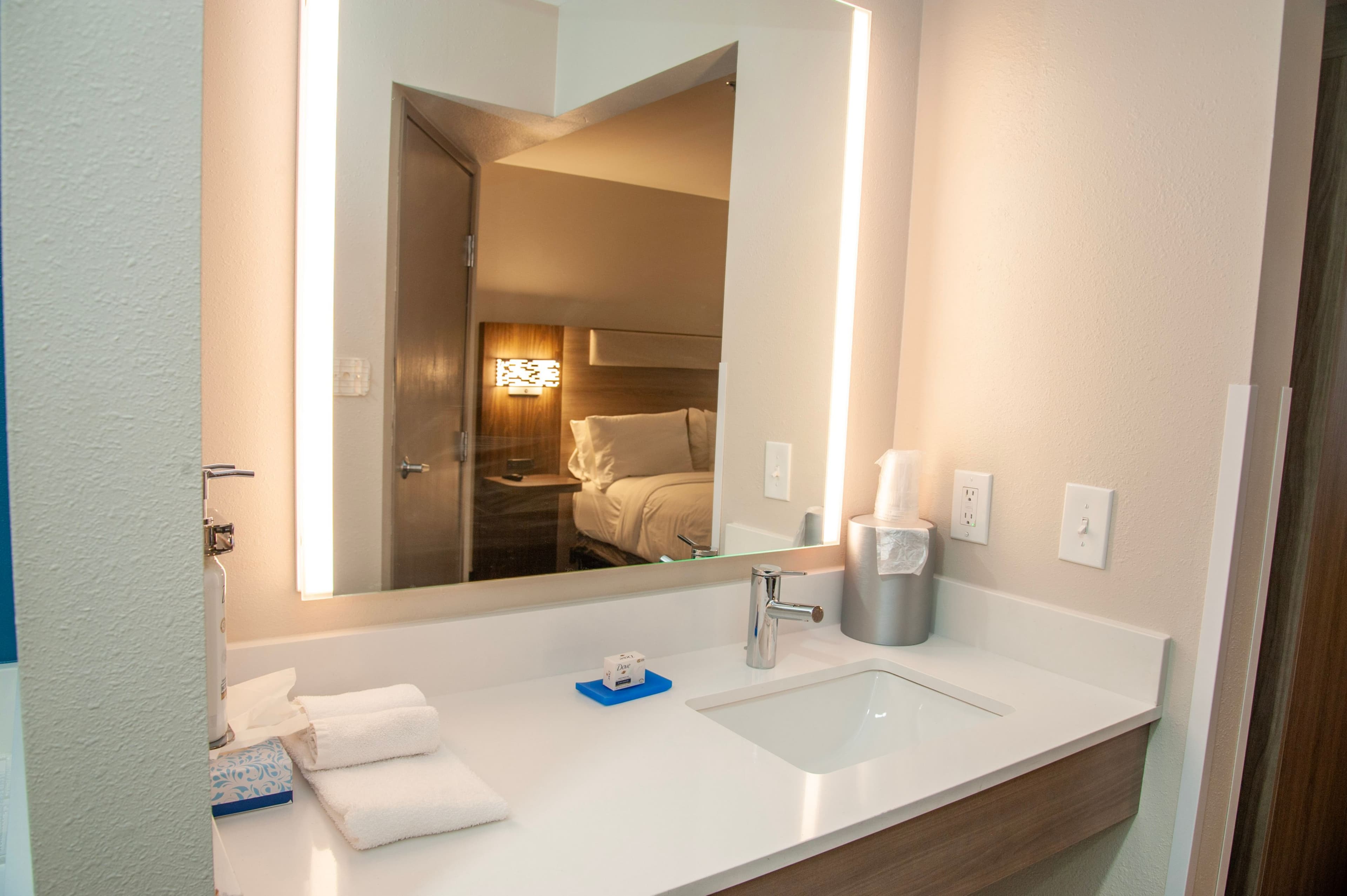 Holiday Inn Express Tucson-Airport — 12