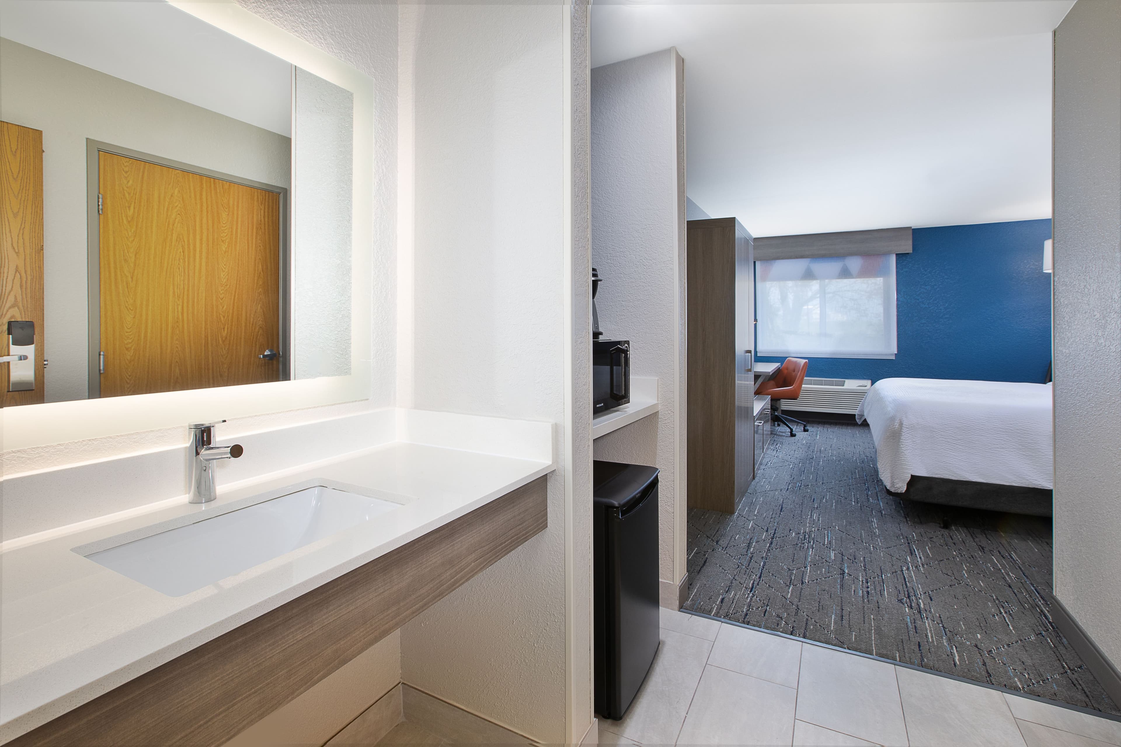 Holiday Inn Express Tuscola — 6