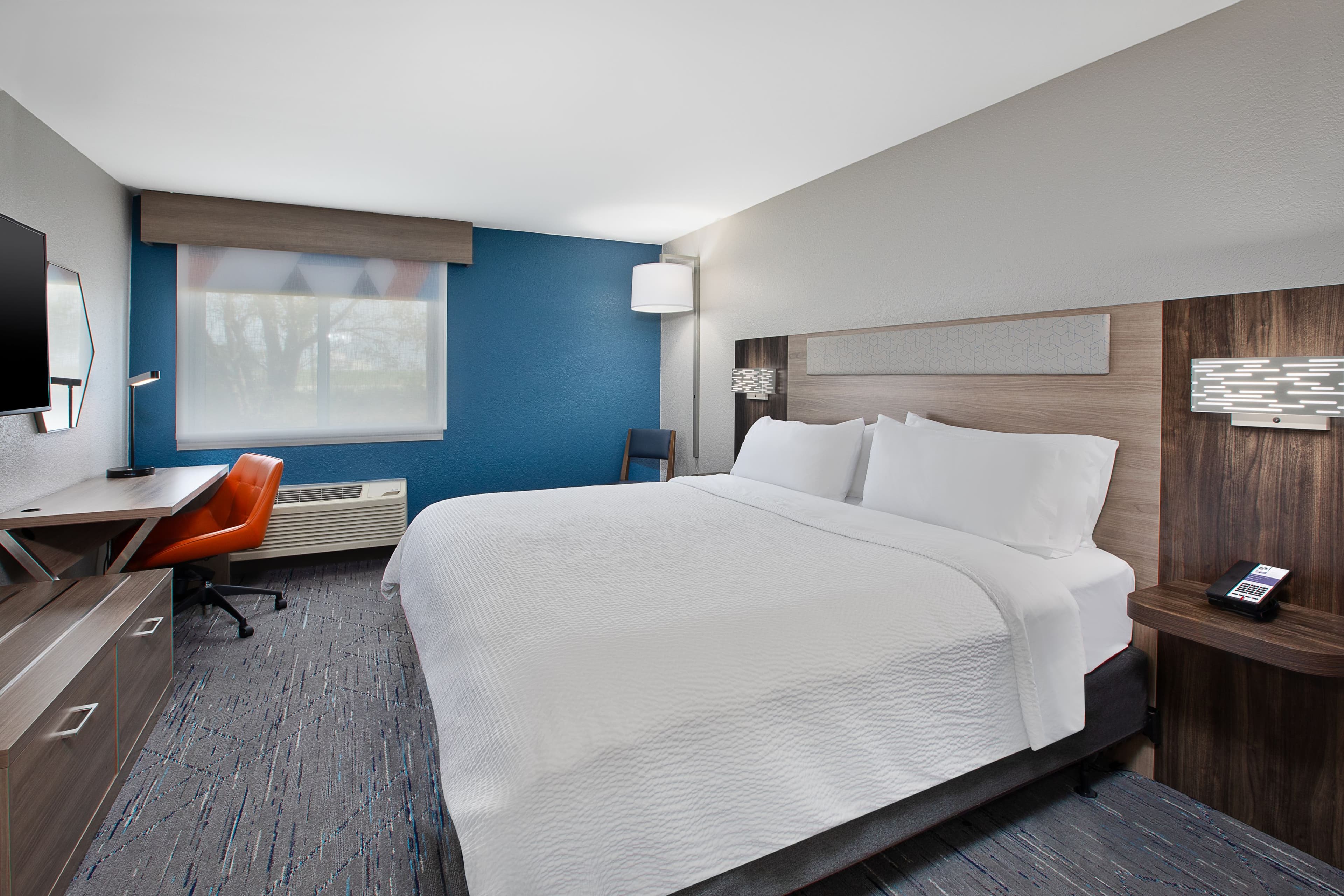 Holiday Inn Express Tuscola — 8