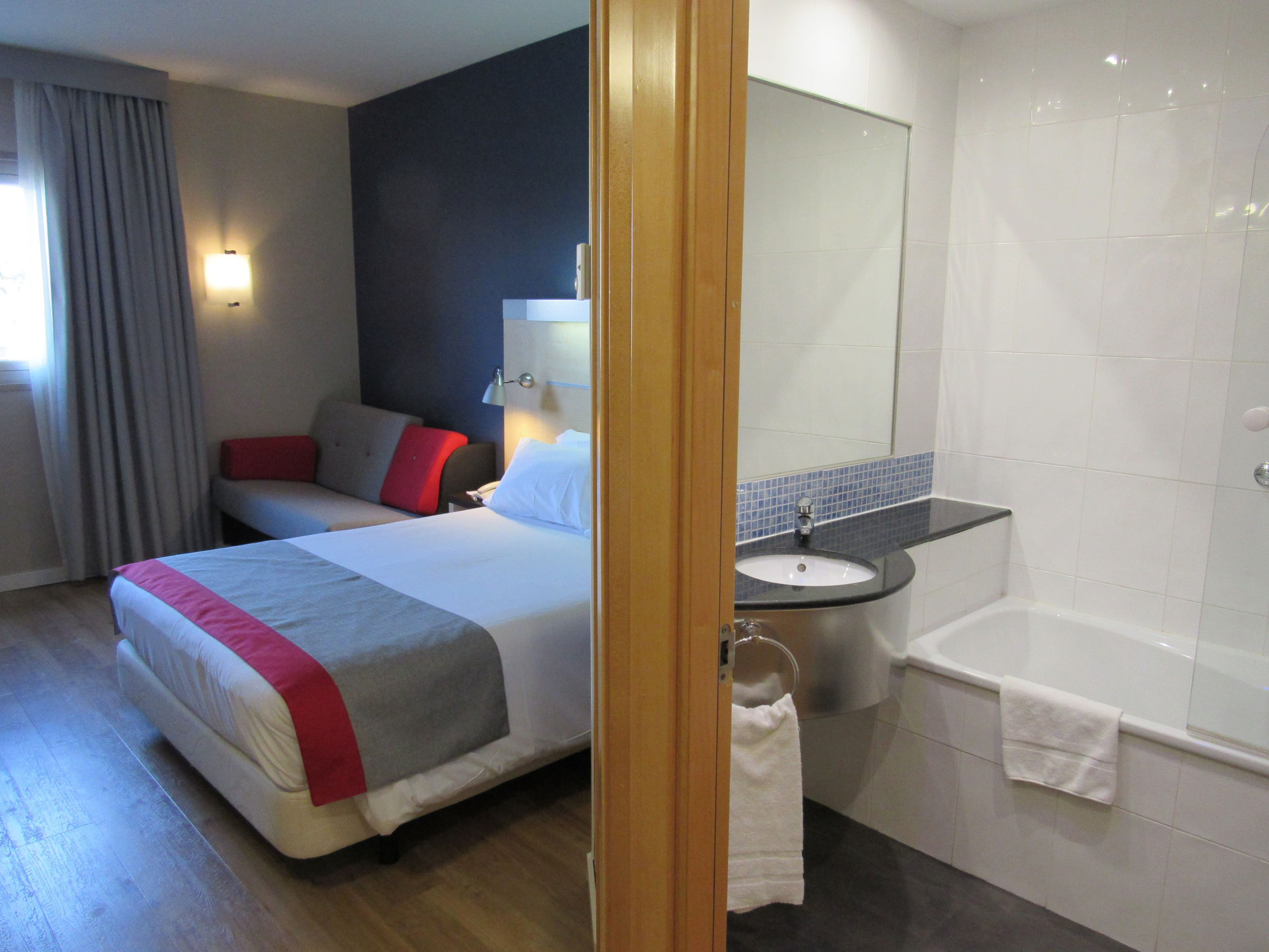 Holiday Inn Express Valencia - Bonaire — 9