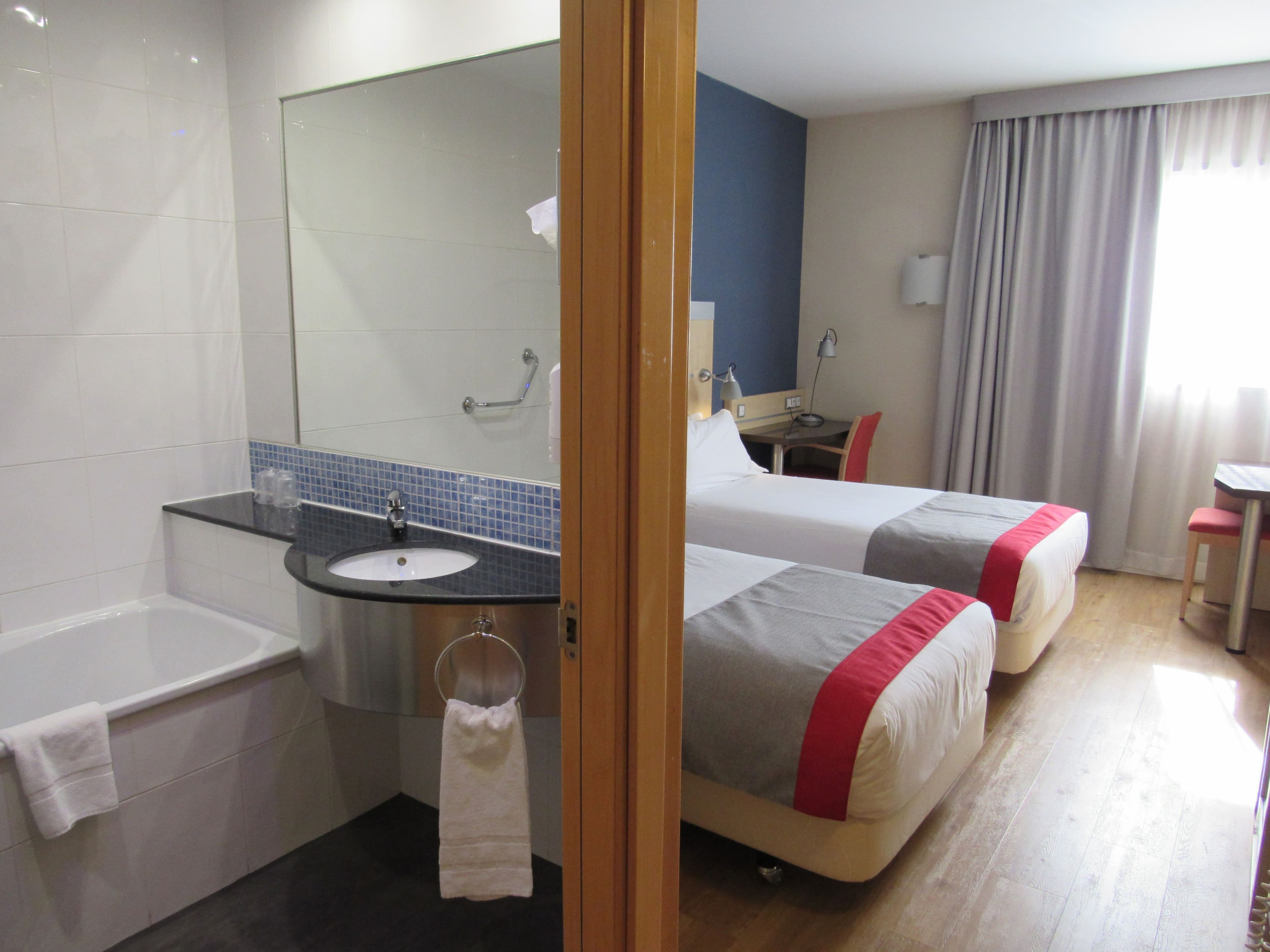 Holiday Inn Express Valencia - Bonaire — 25