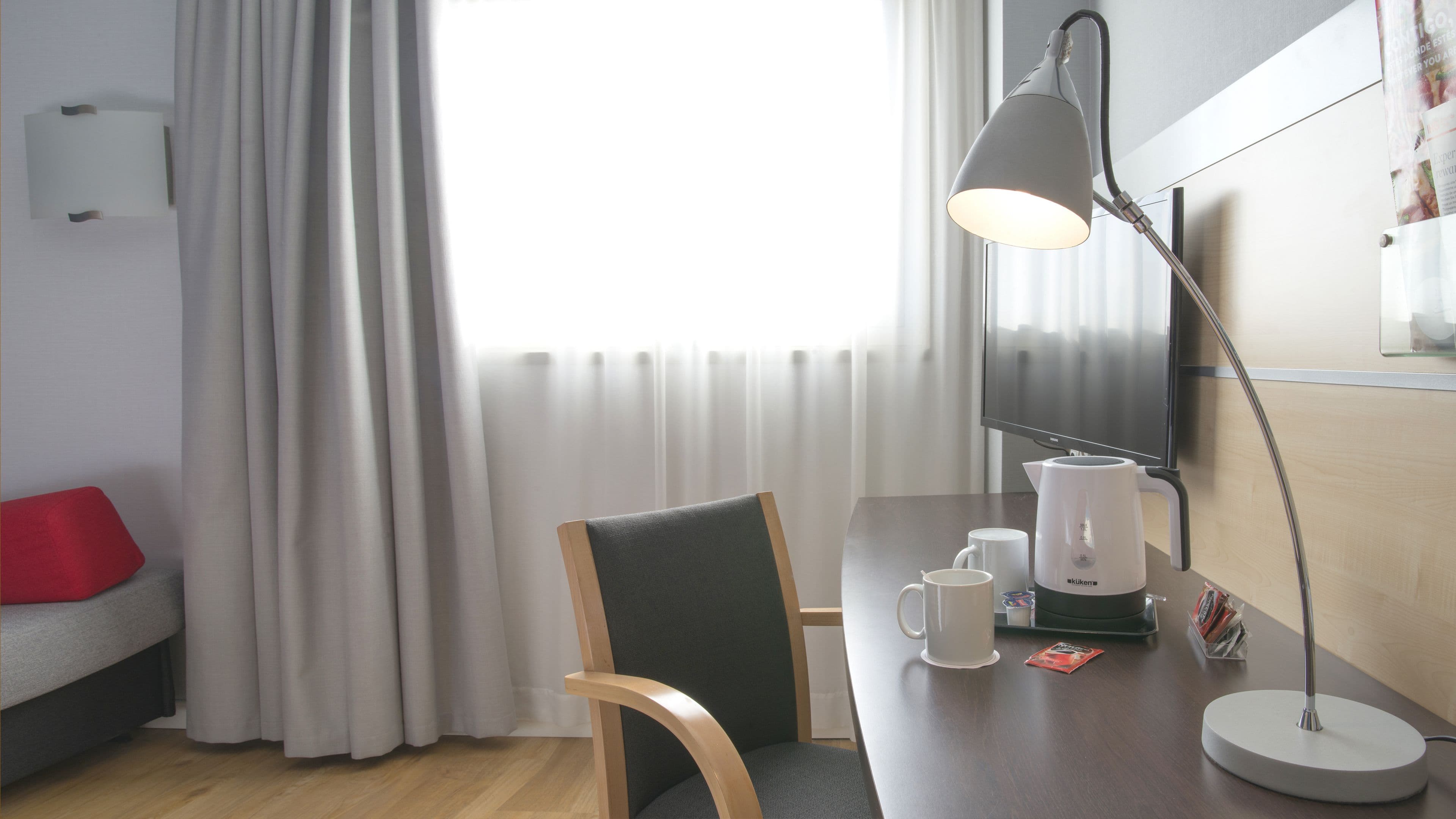 Holiday Inn Express Valencia - Bonaire - Image 2