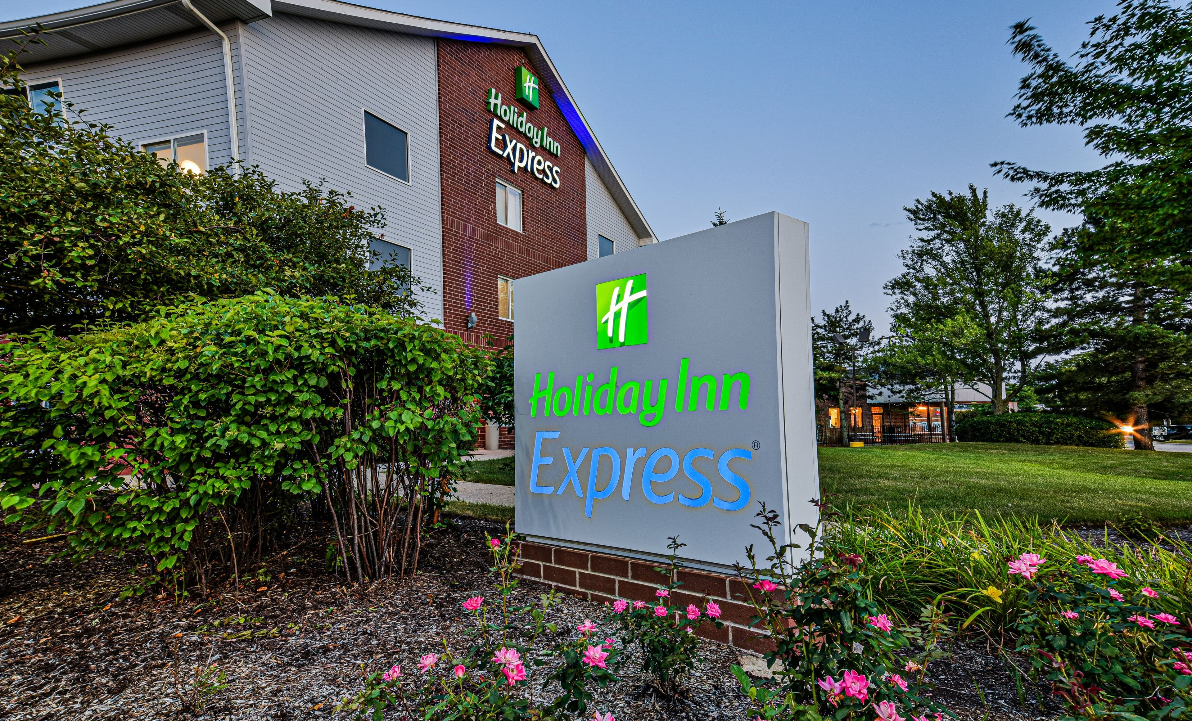 Holiday Inn Express Chicago NW-Vernon Hills - Image 1