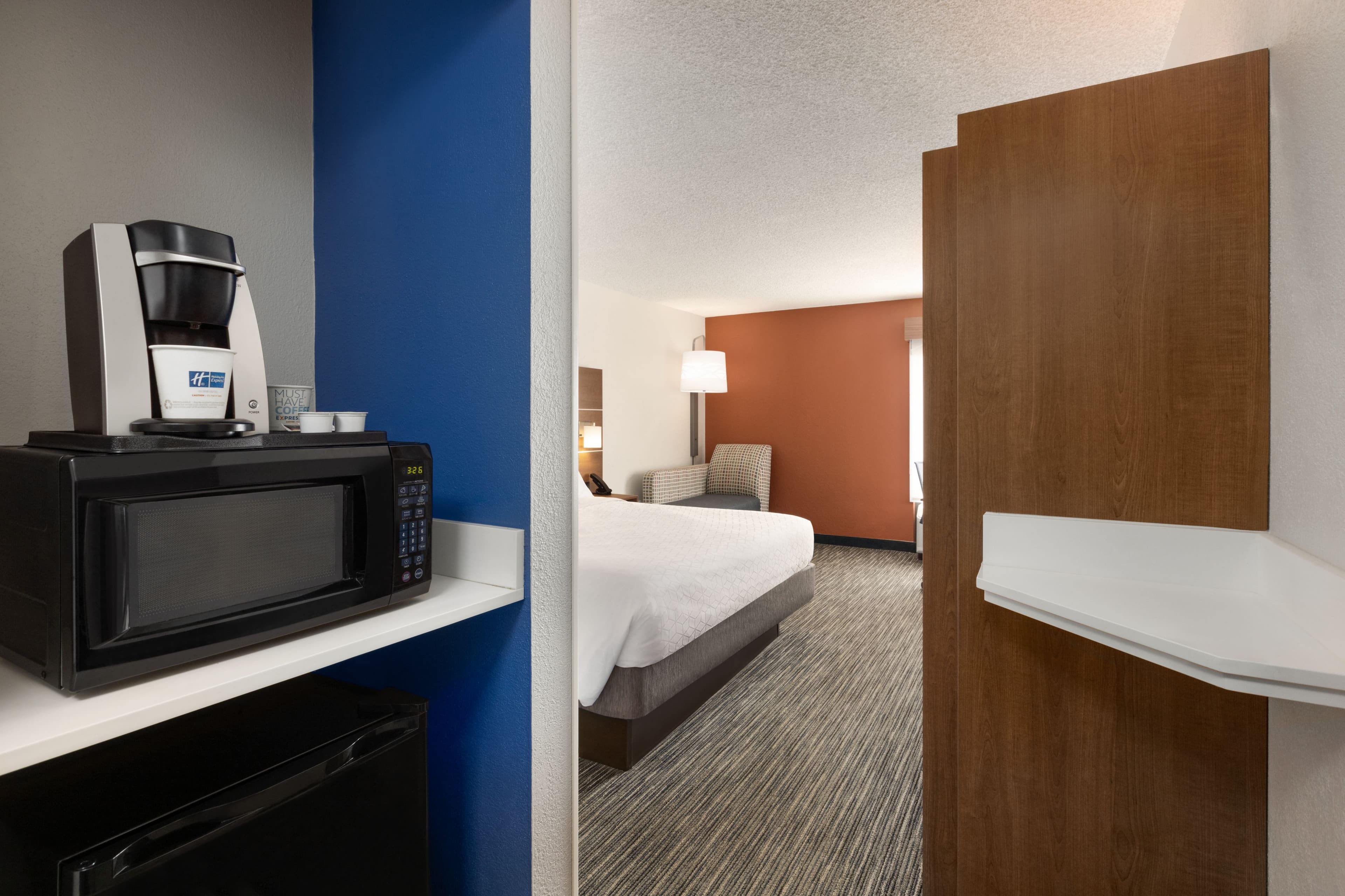 Holiday Inn Express Vero Beach-West (I-95) — 6