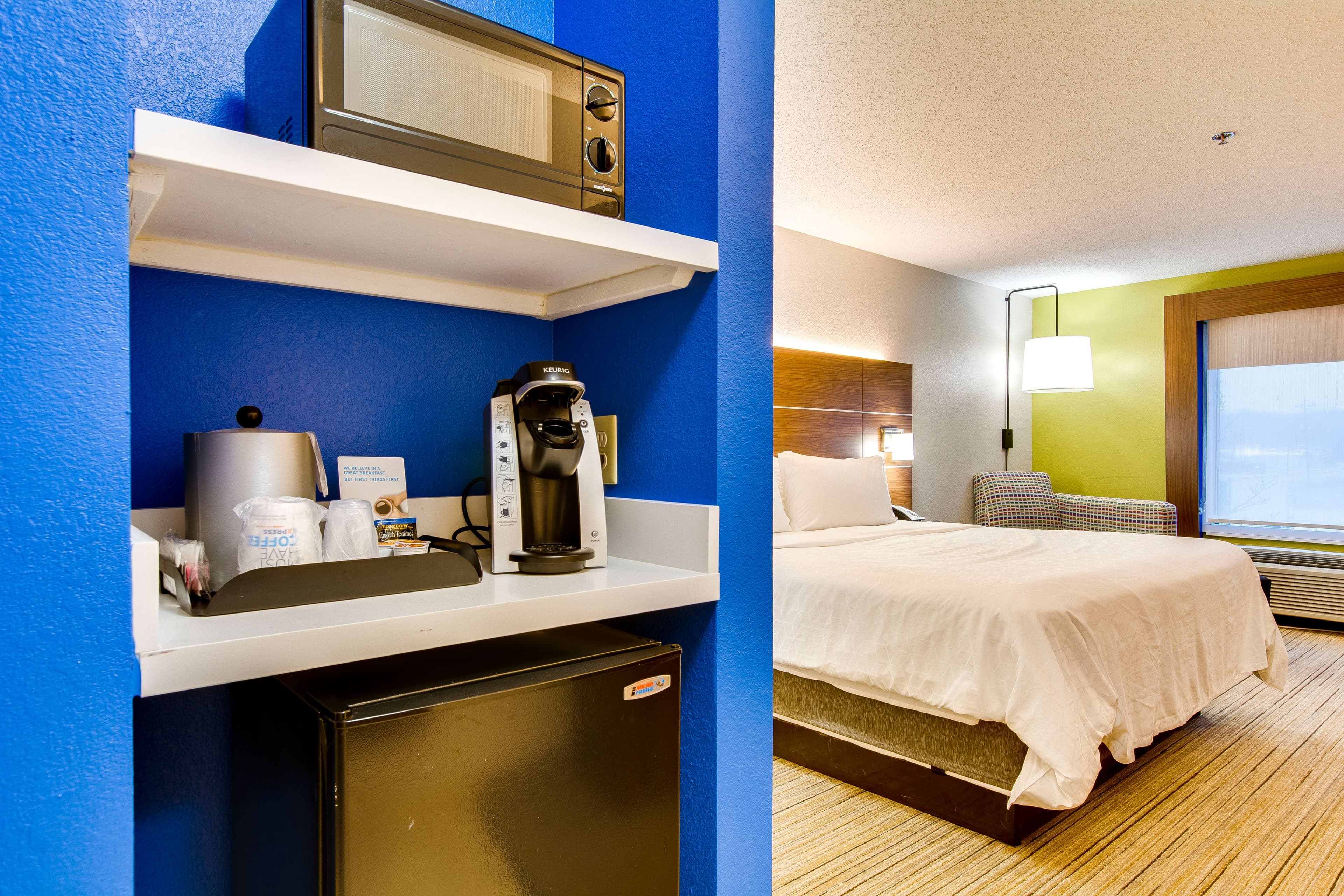 Holiday Inn Express Vincennes - Image 2