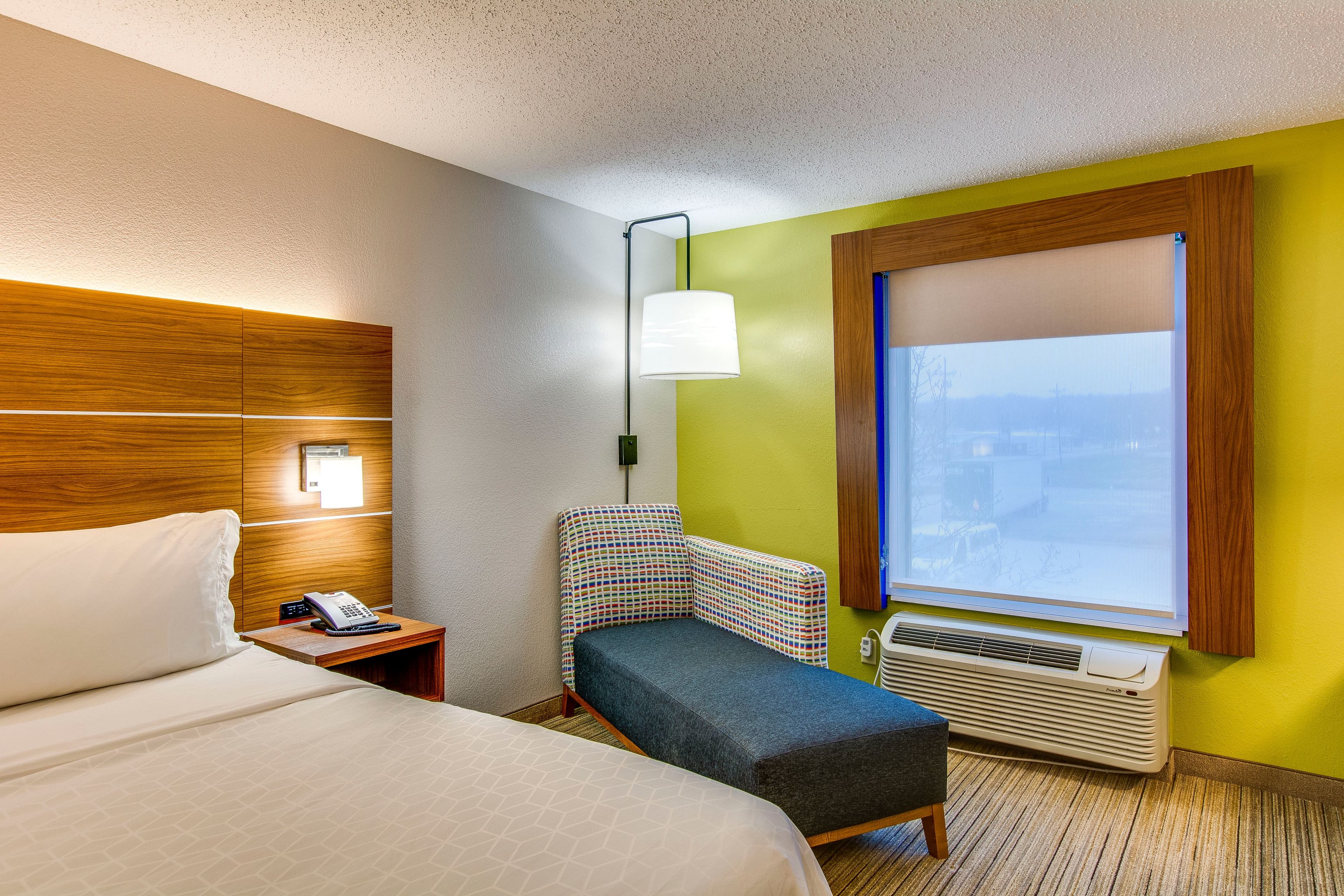 Holiday Inn Express Vincennes — 6