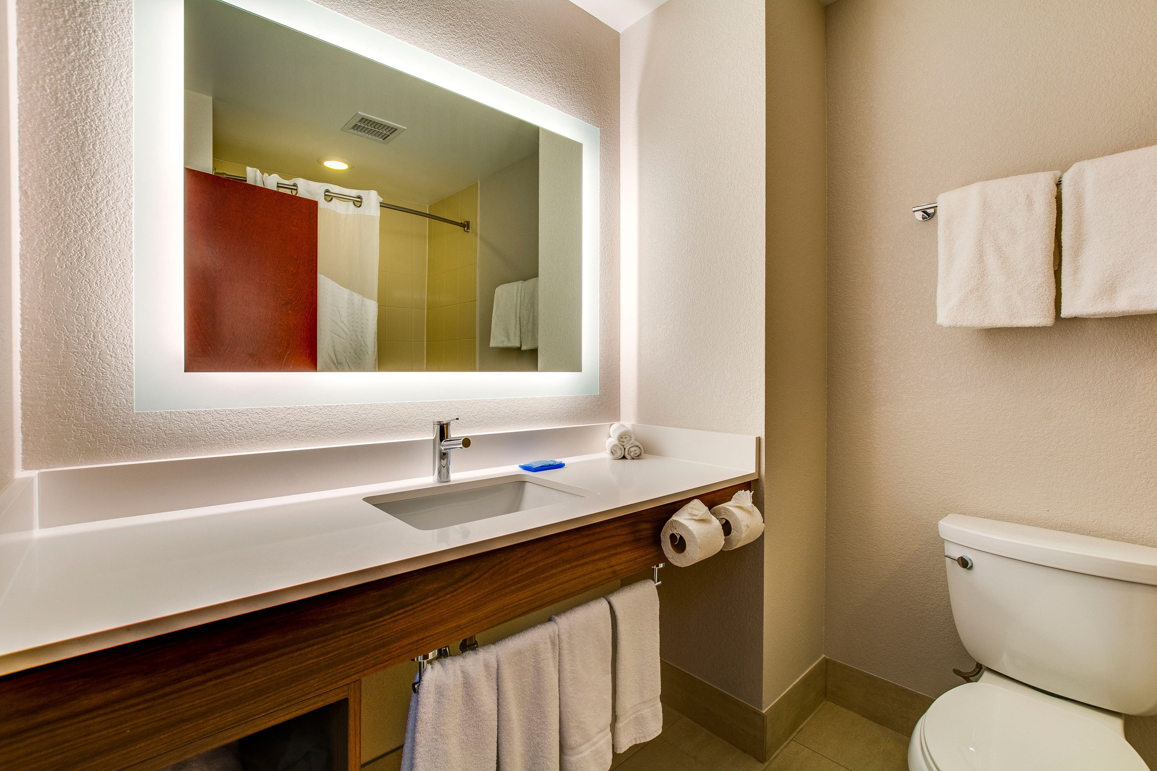 Holiday Inn Express Vincennes - Image 4