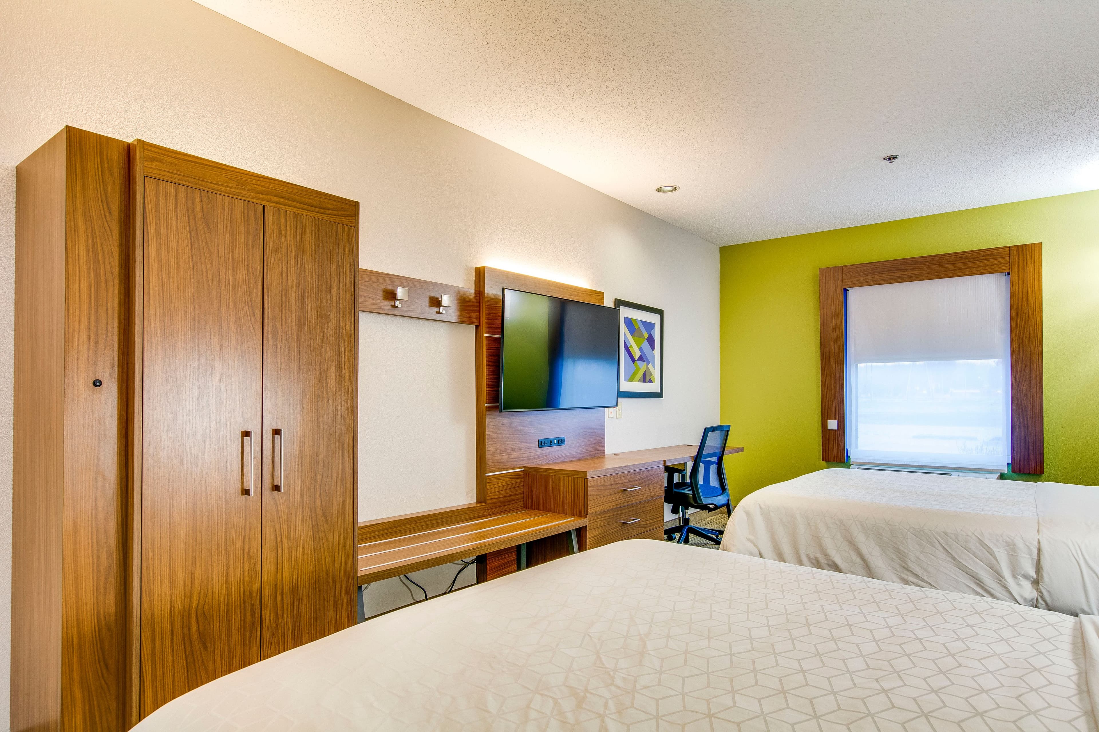 Holiday Inn Express Vincennes — 11