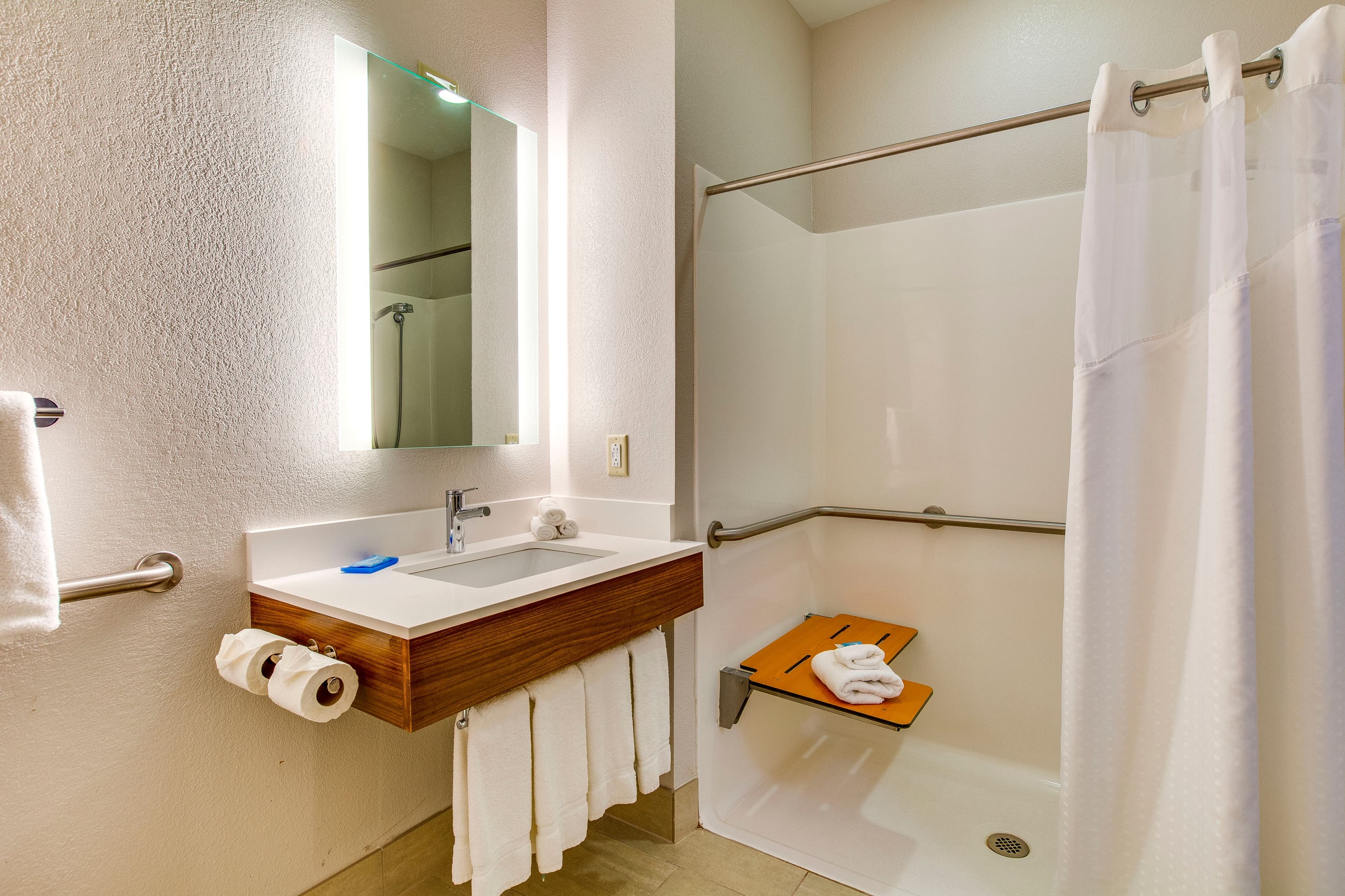 Holiday Inn Express Vincennes — 14