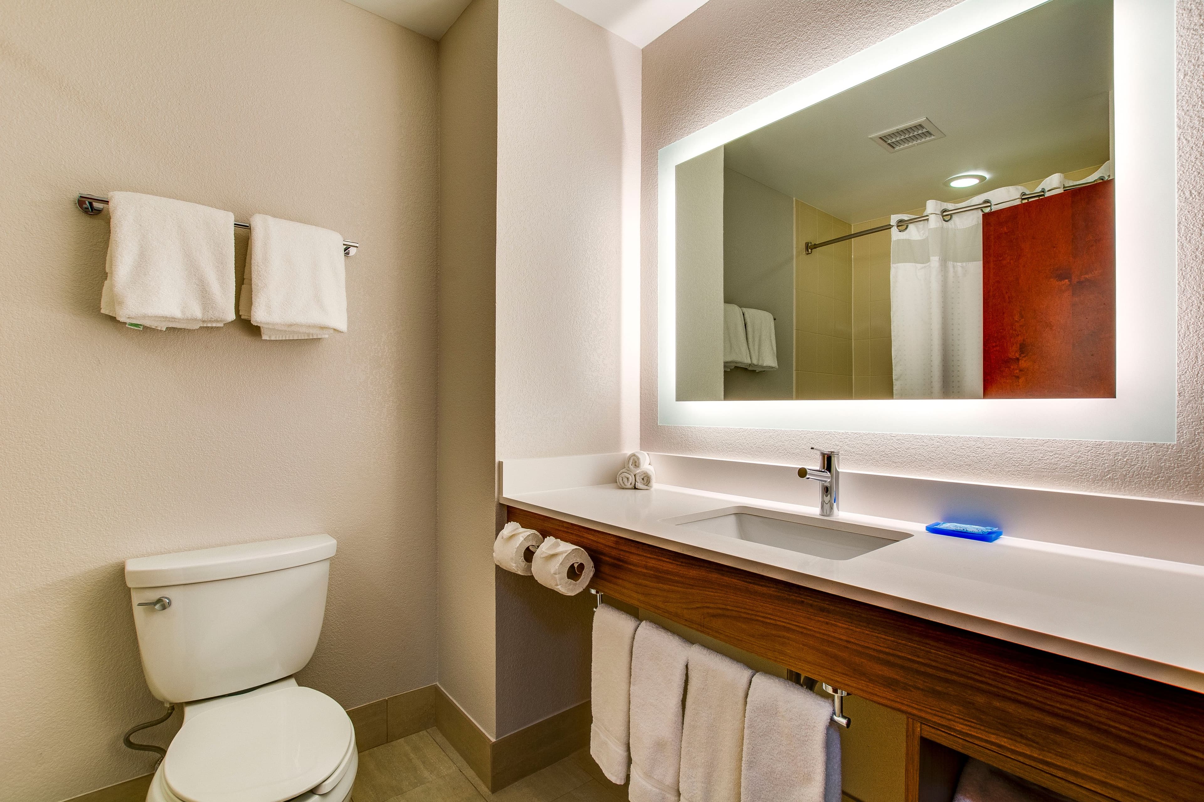 Holiday Inn Express Vincennes - Image 3