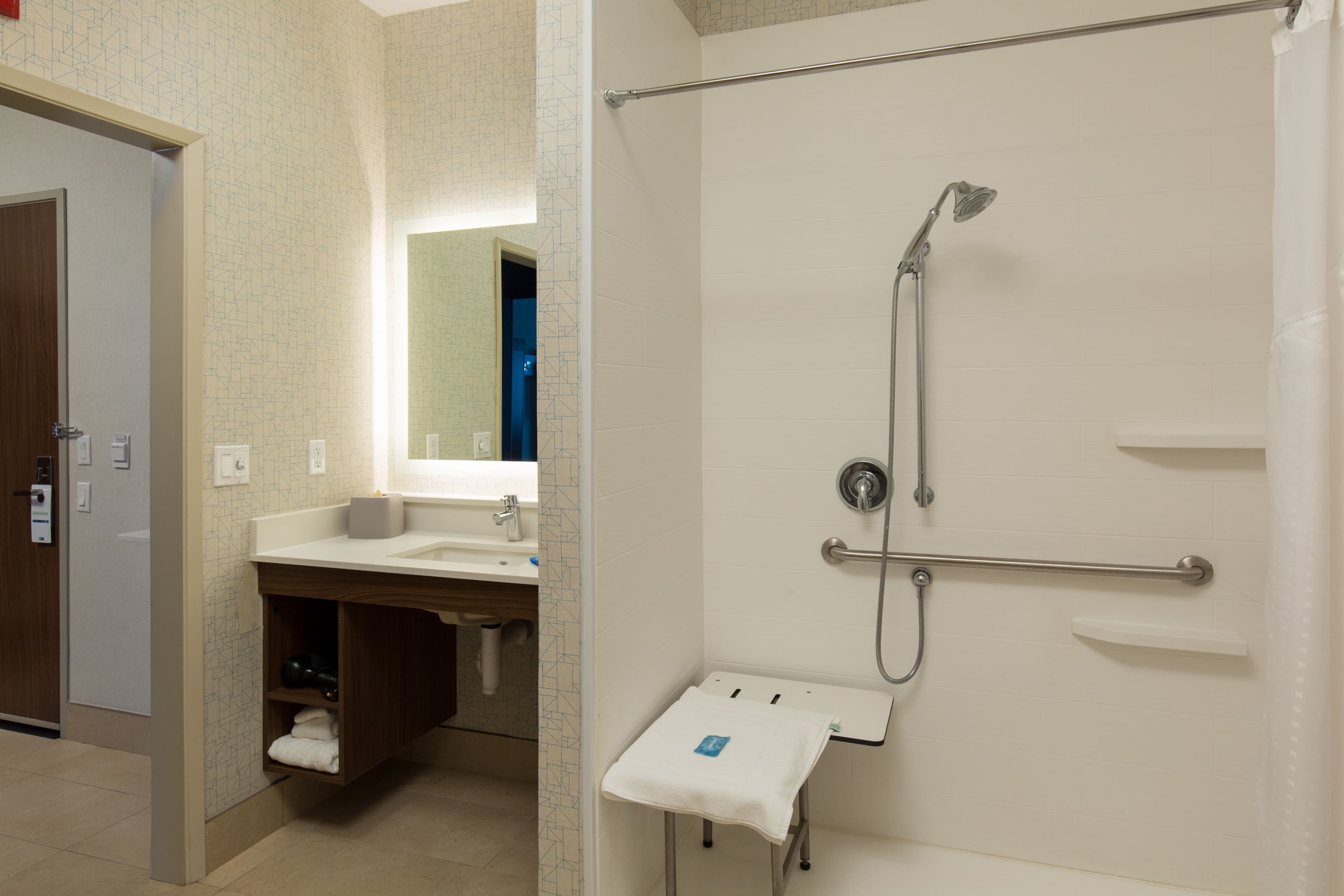 Holiday Inn Express Visalia - Sequoia Gateway Area — 8