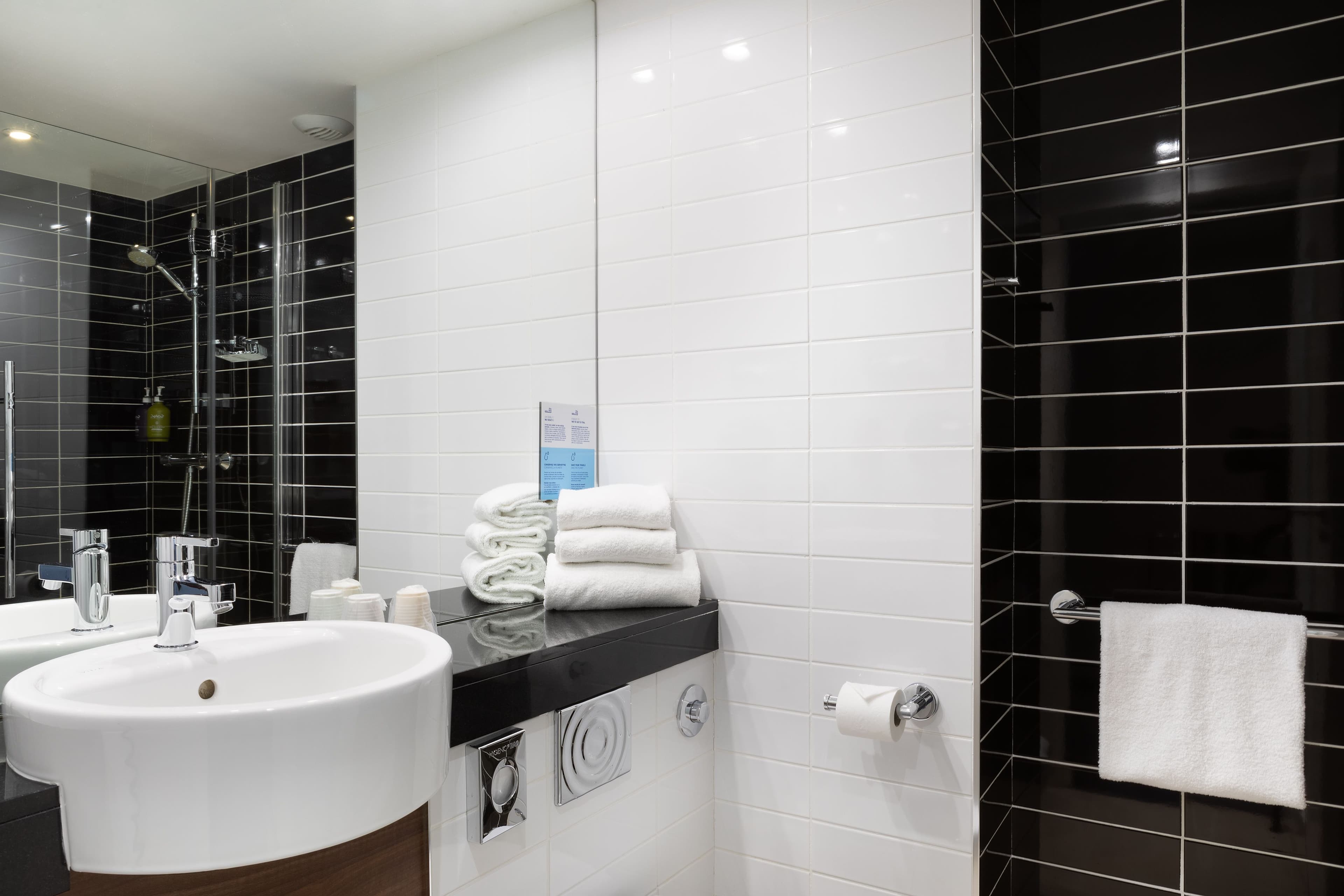 Standard Room with Free Breakfast - Image 5