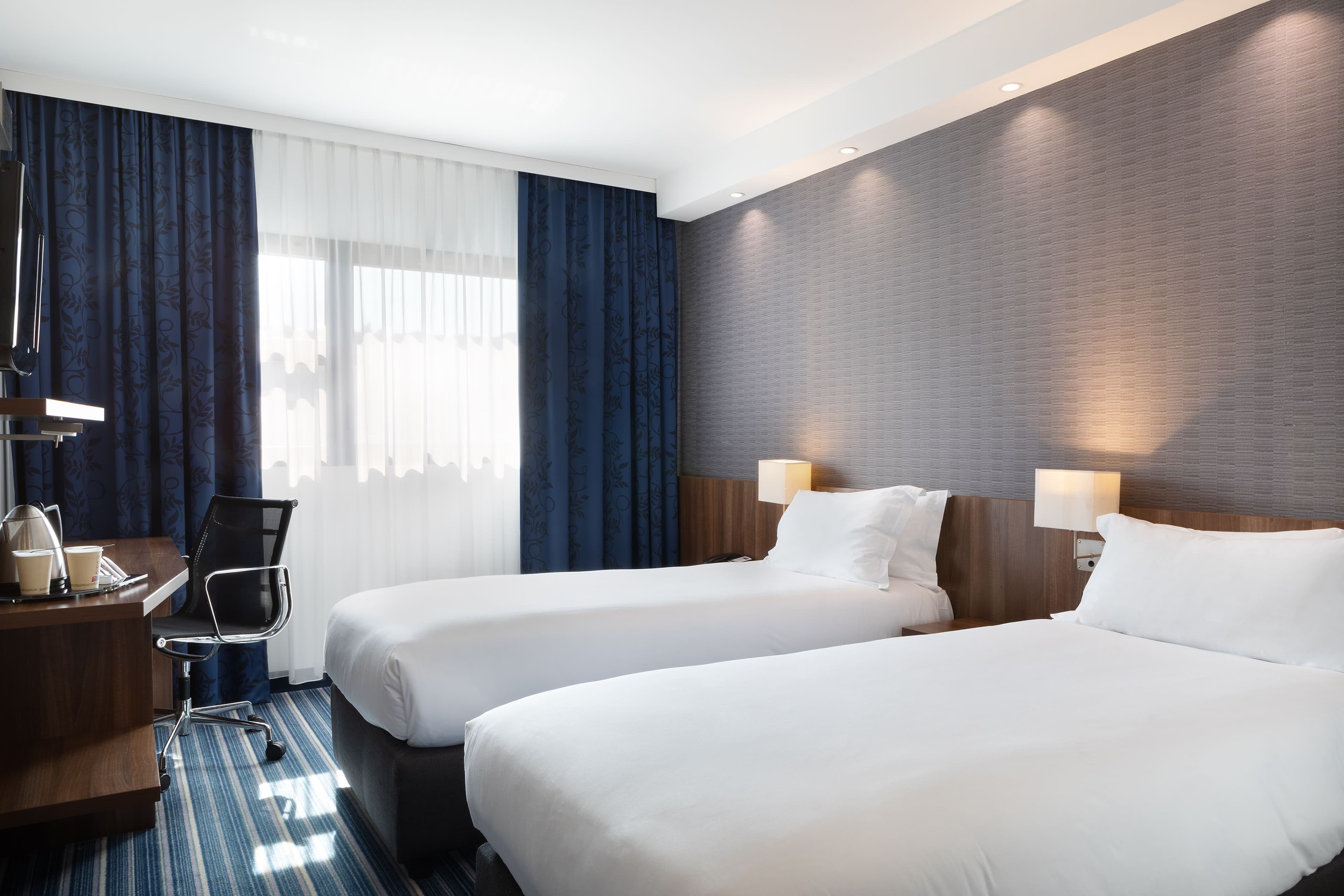 Holiday Inn Express Marseille Airport — 18