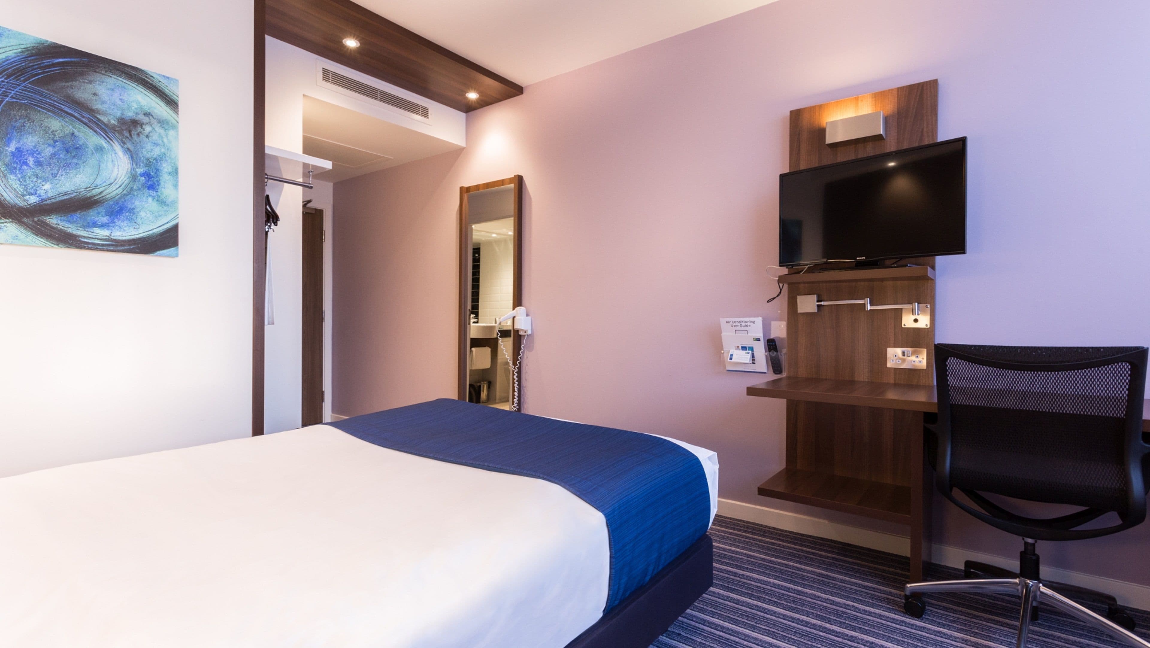 Holiday Inn Express Wakefield — 19