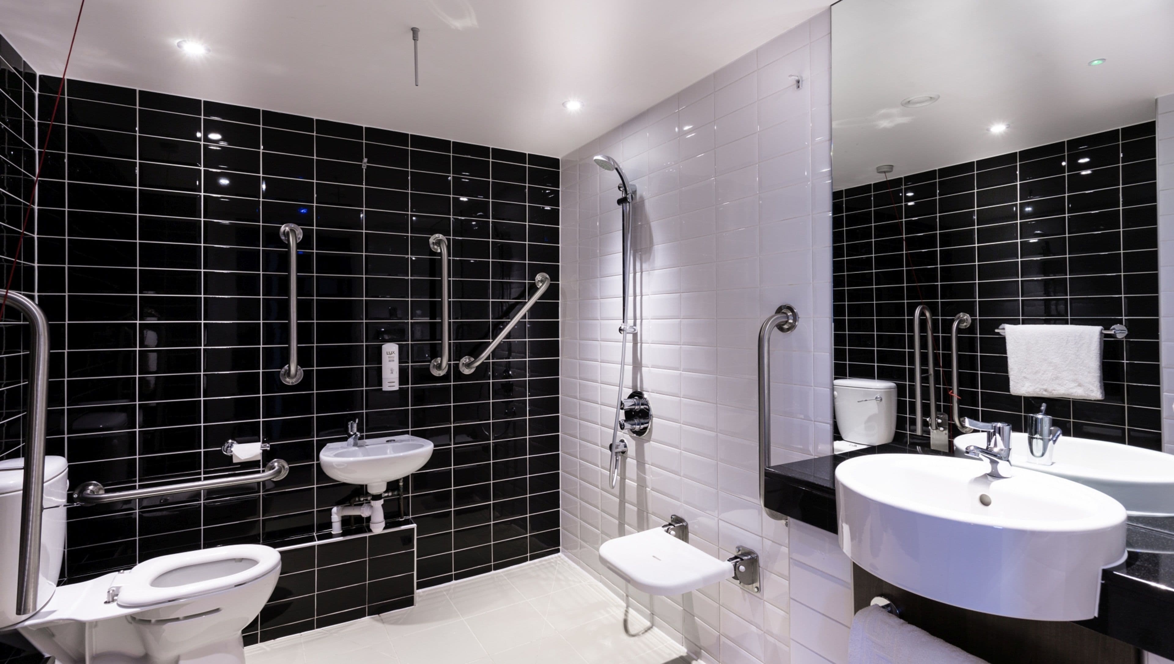 Holiday Inn Express Wakefield — 17