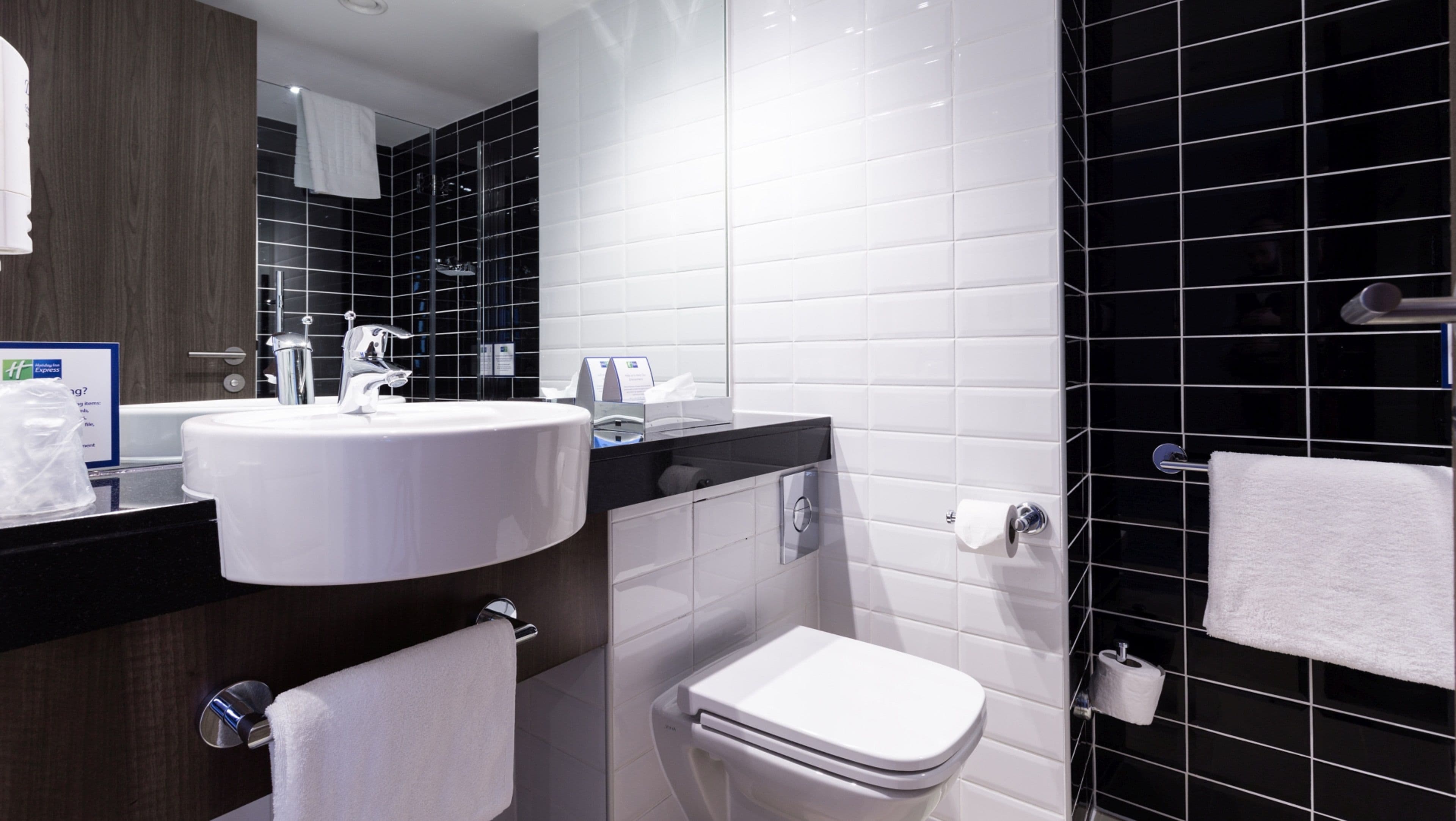 Holiday Inn Express Wakefield - Image 3