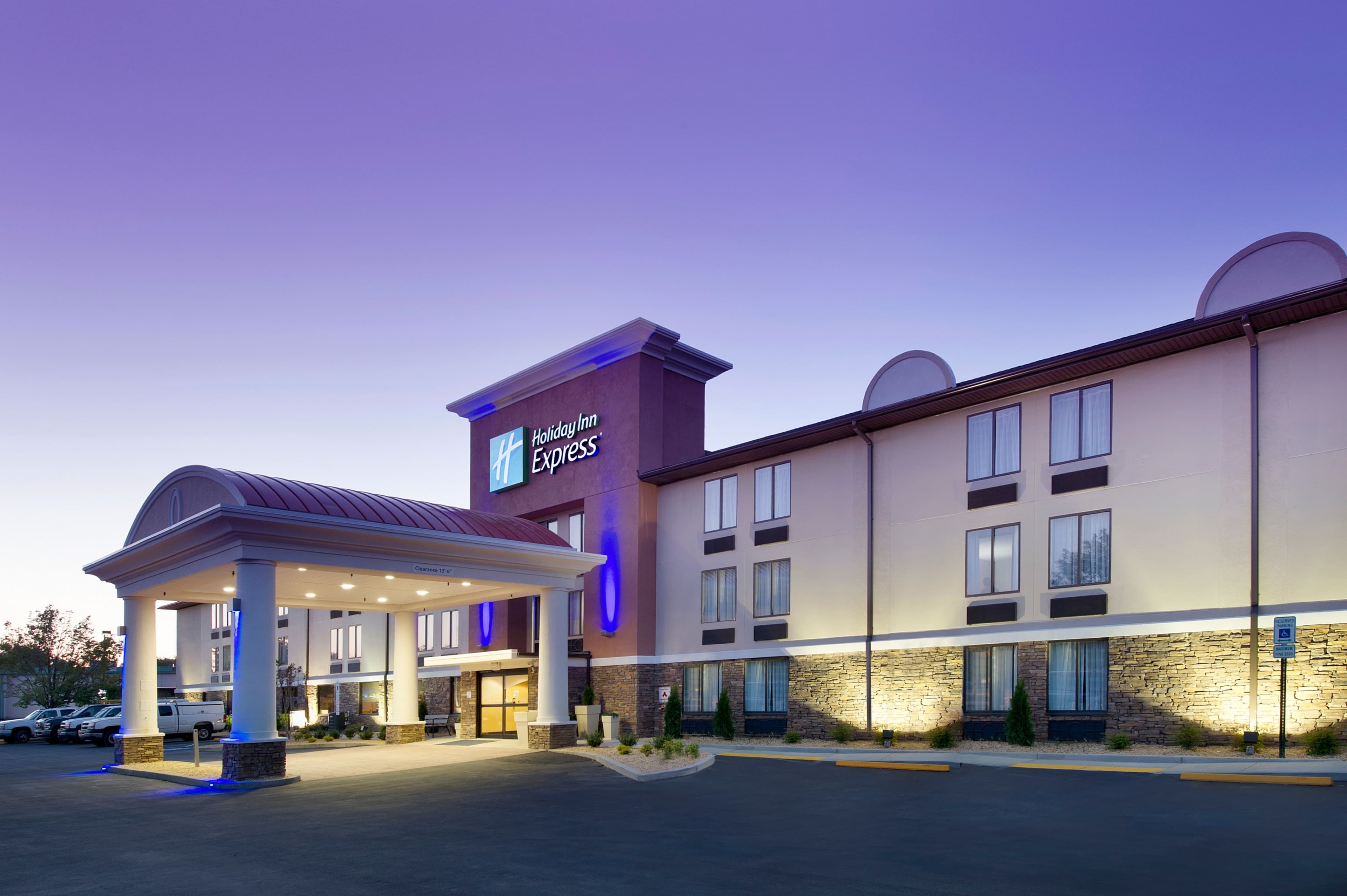Holiday Inn Express Waldorf - Image 1
