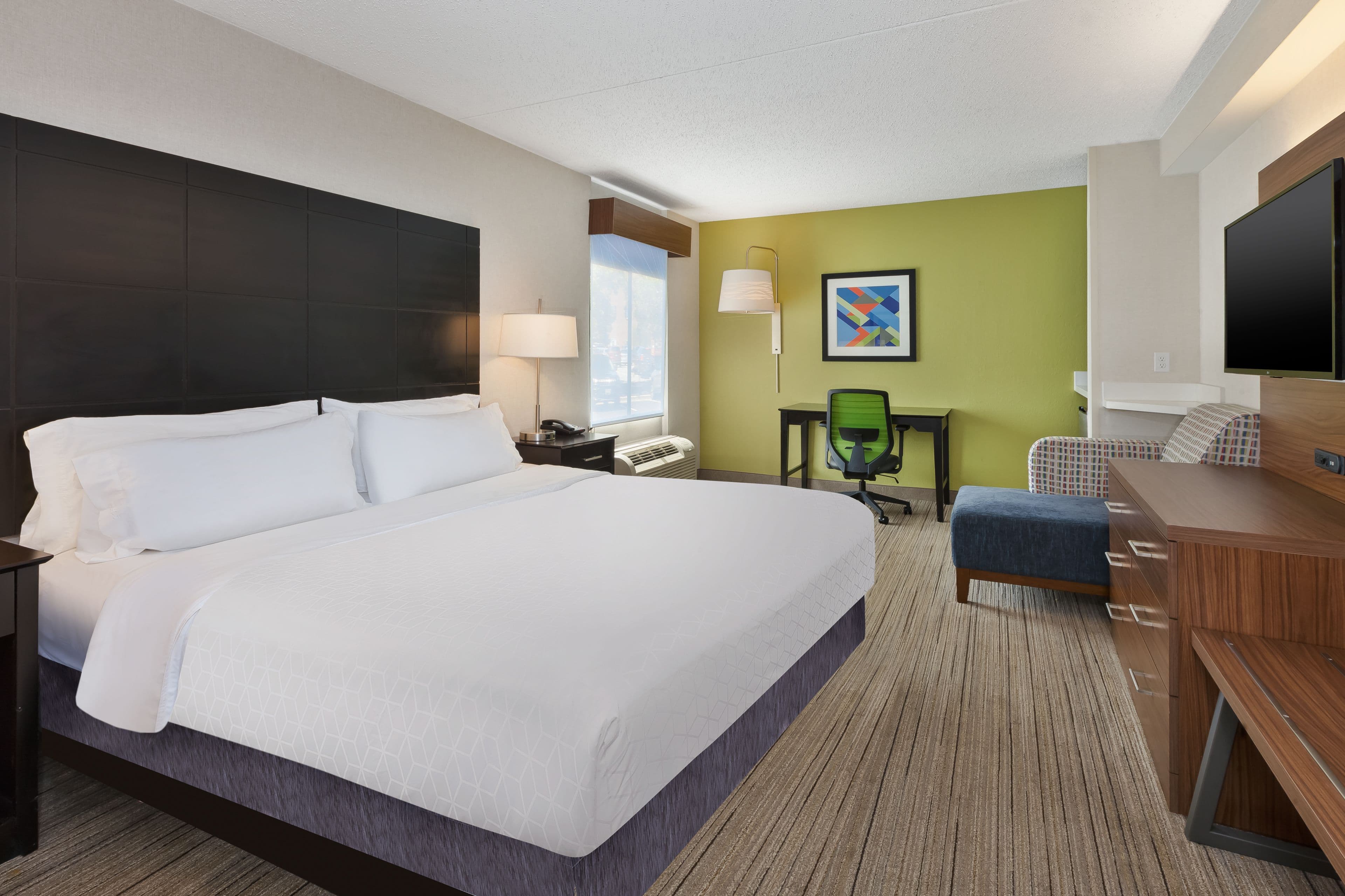 Holiday Inn Express Waldorf - Image 2