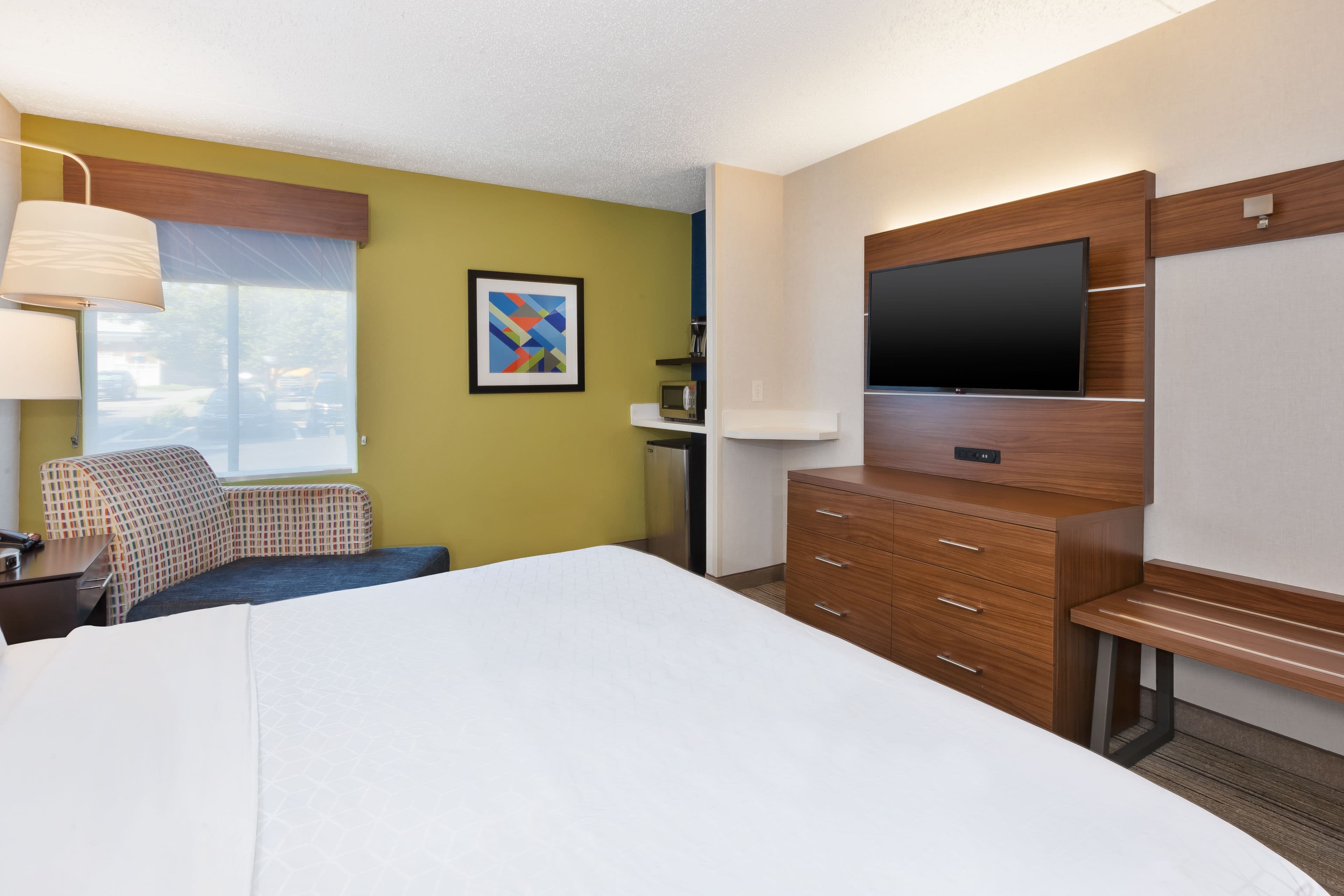 Holiday Inn Express Waldorf - Image 5