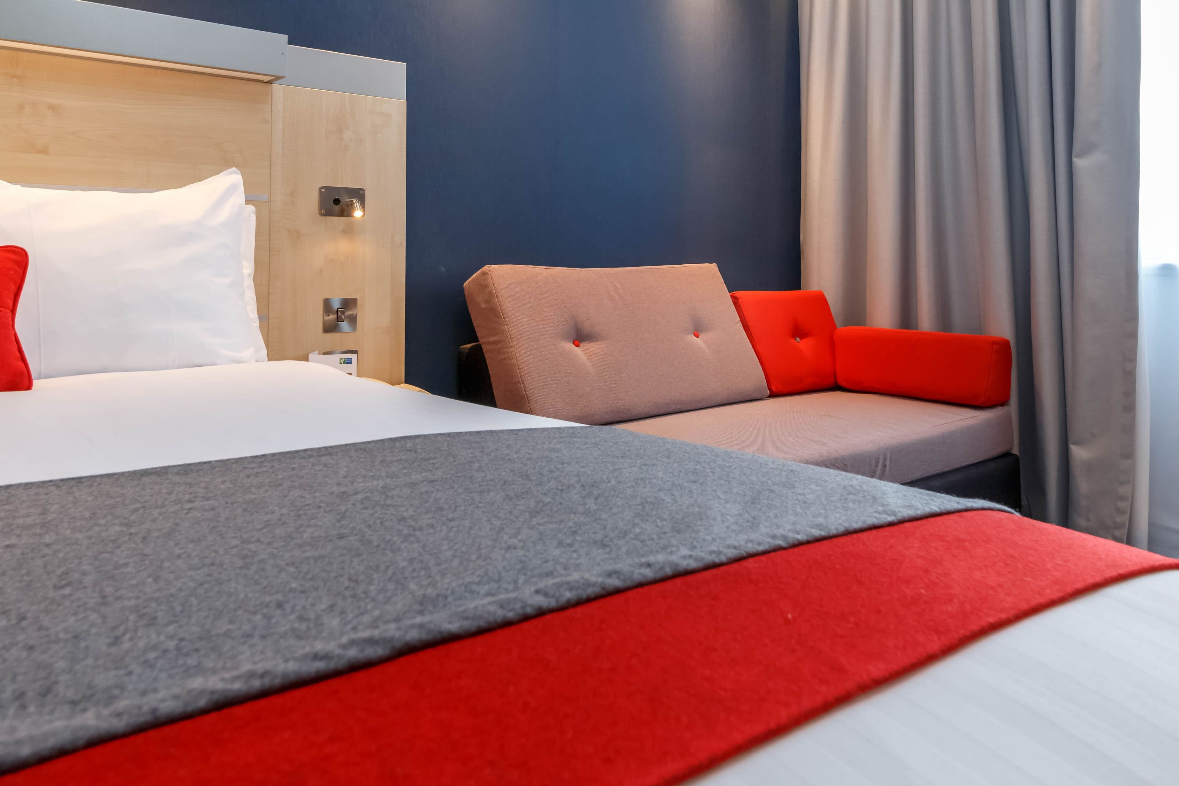 Holiday Inn Express Birmingham - Walsall - Image 4