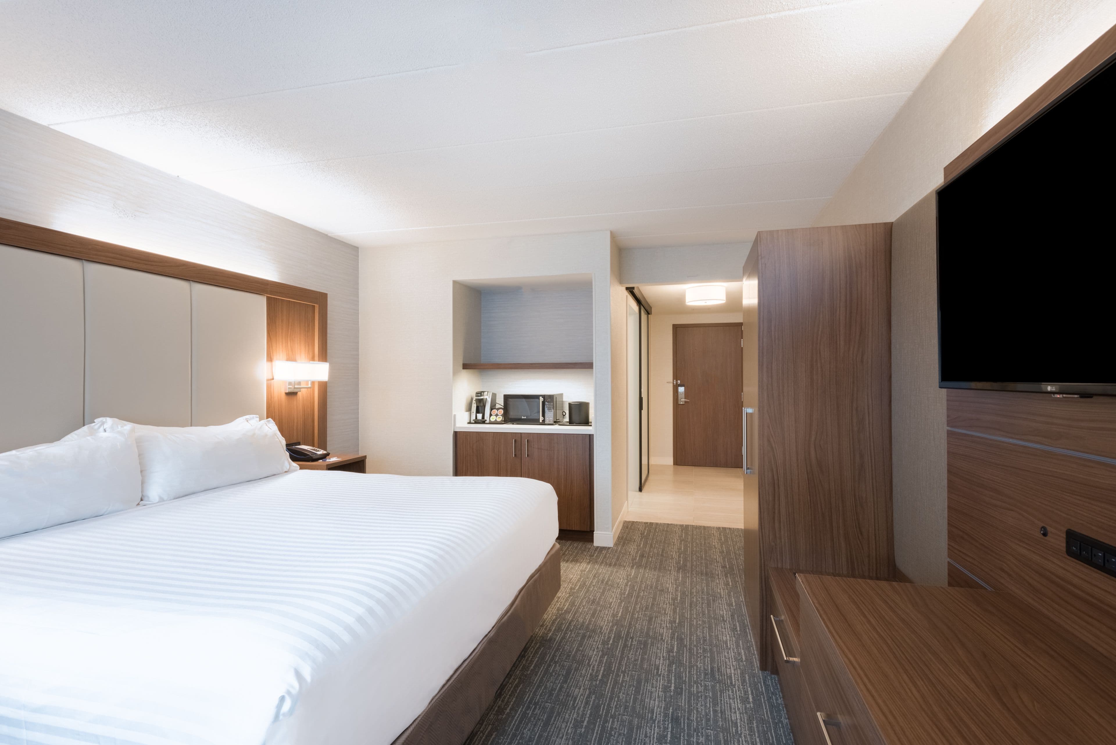 Holiday Inn Express Boston-Waltham — 9