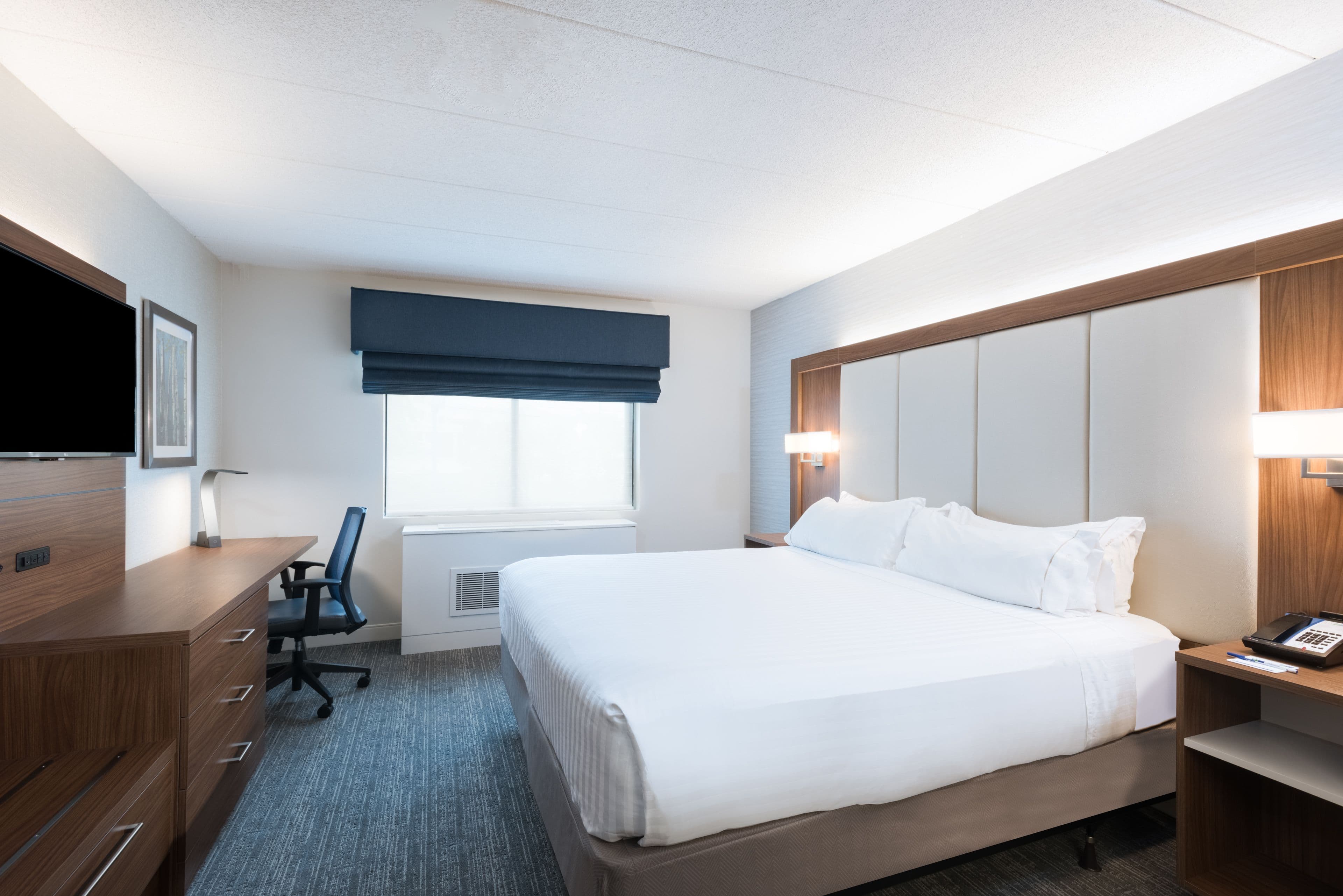 Holiday Inn Express Boston-Waltham — 4