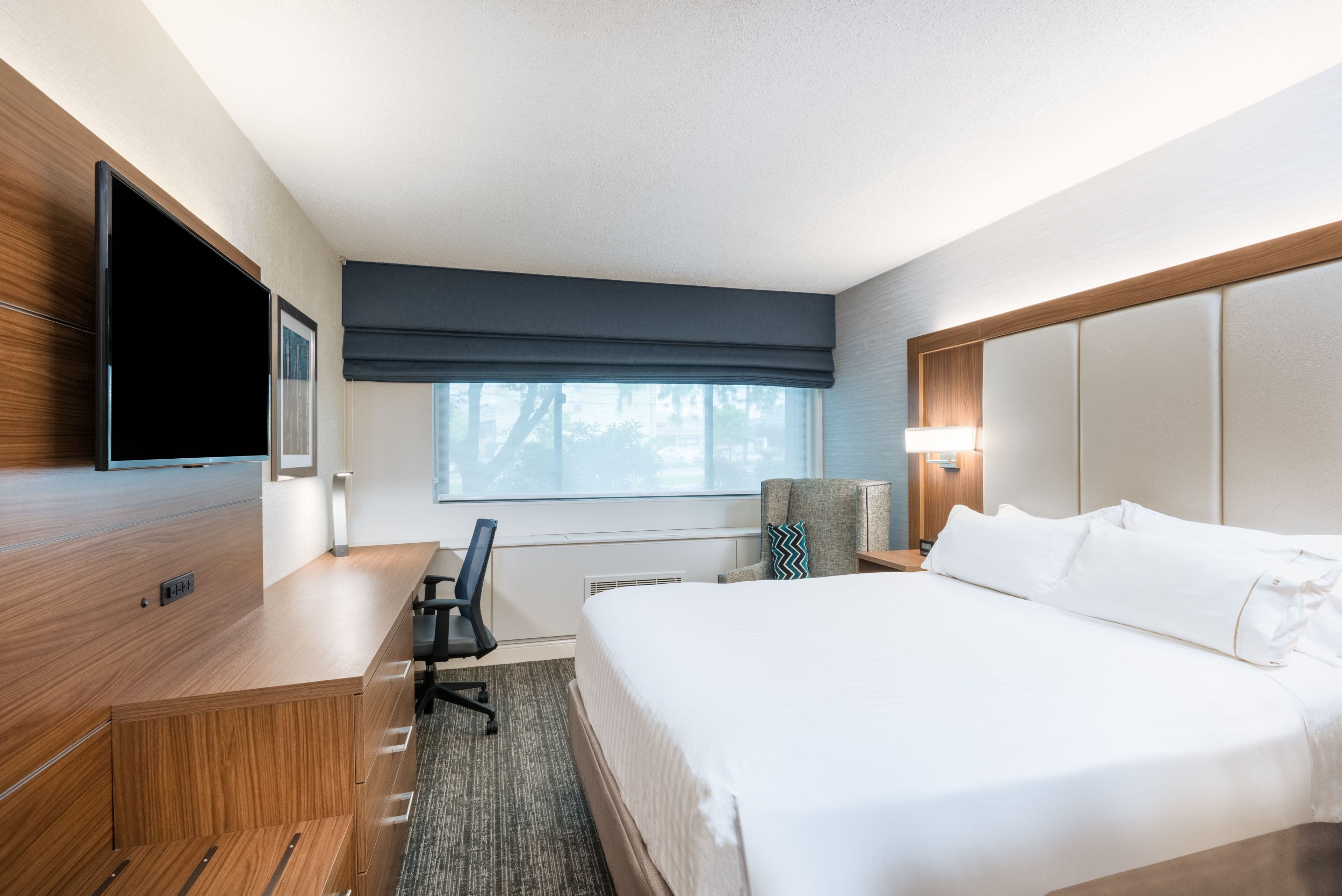 Holiday Inn Express Boston-Waltham — 13