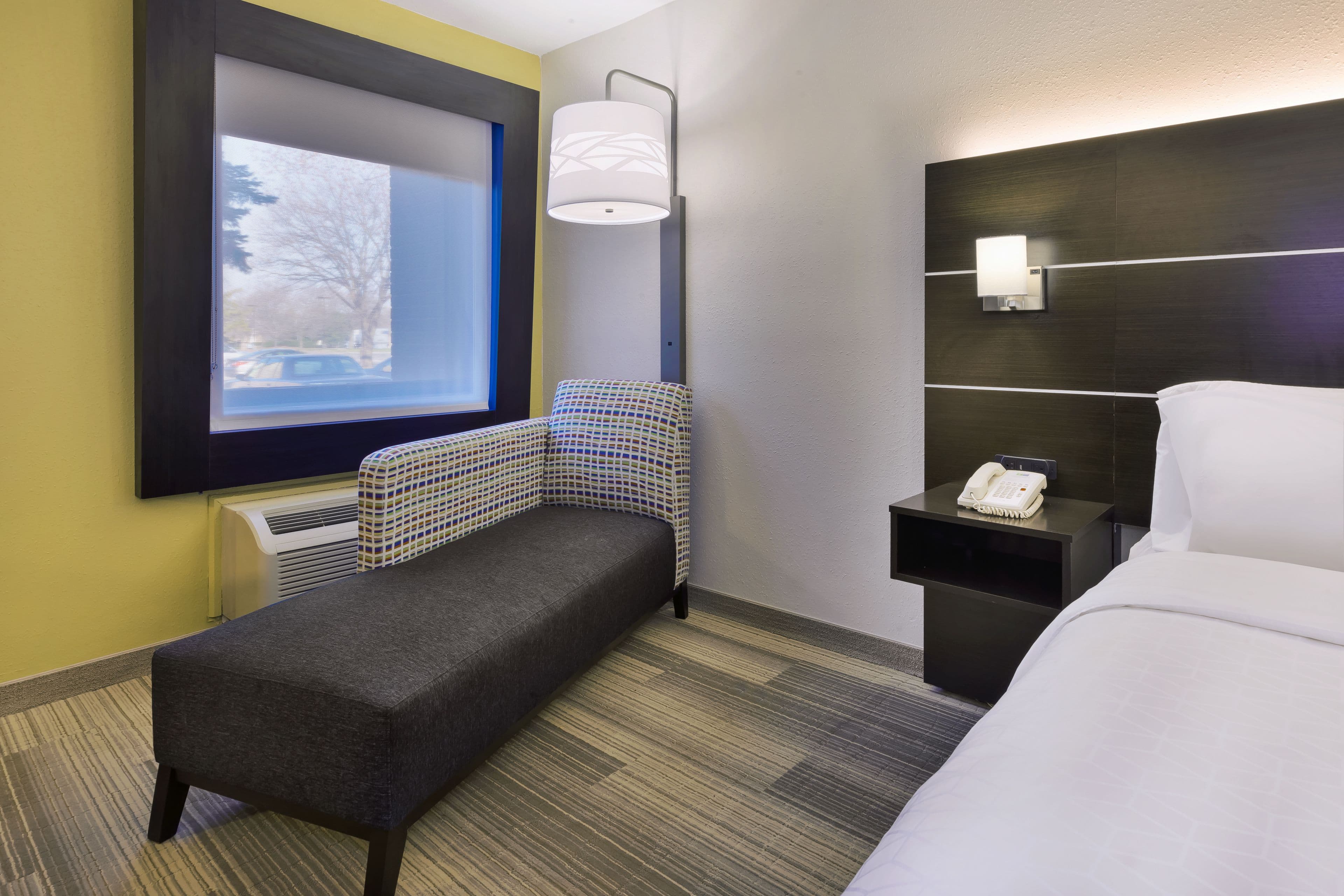 Holiday Inn Express Detroit-Warren (Gm Tech Ctr) — 7