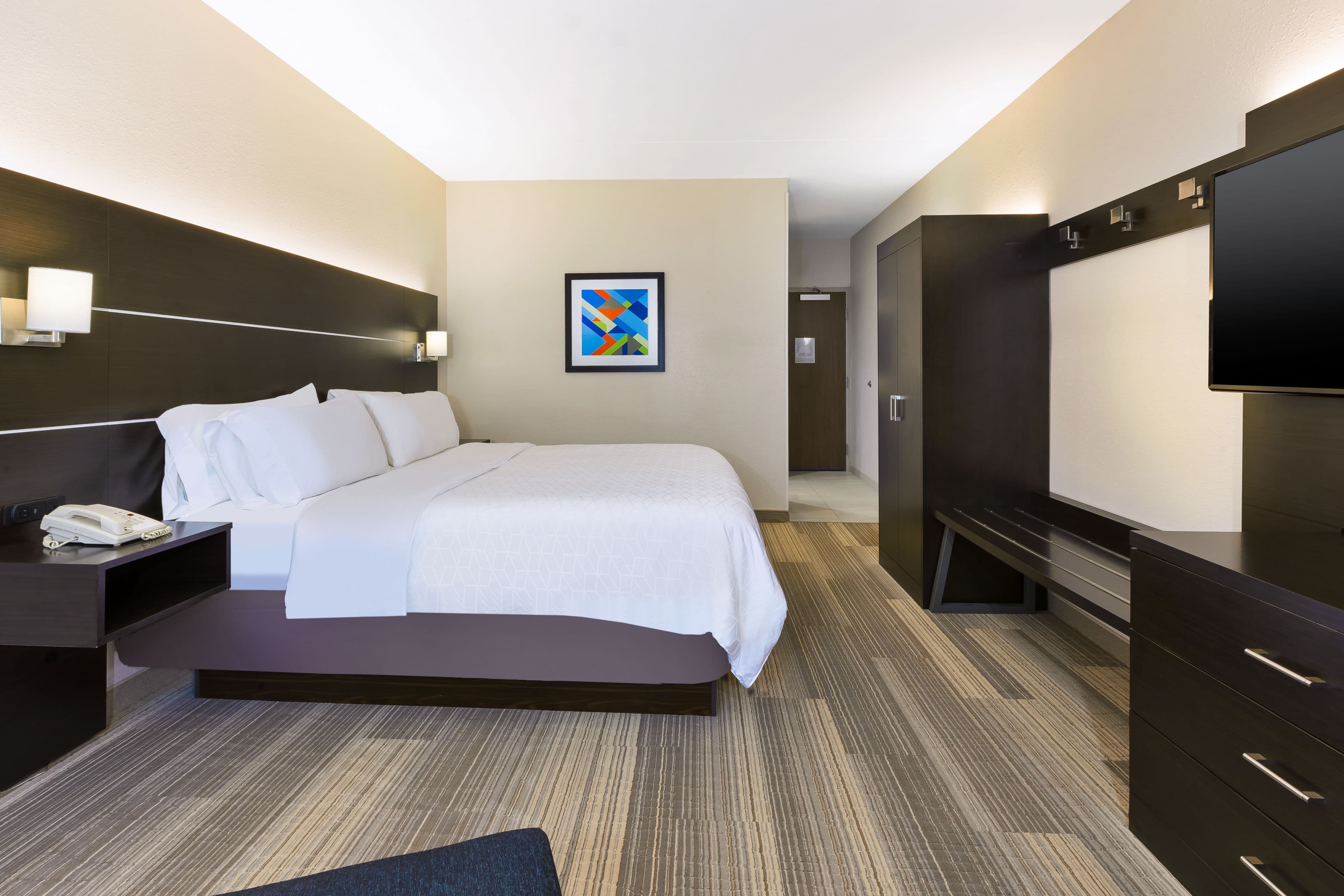 Holiday Inn Express Detroit-Warren (Gm Tech Ctr) — 6