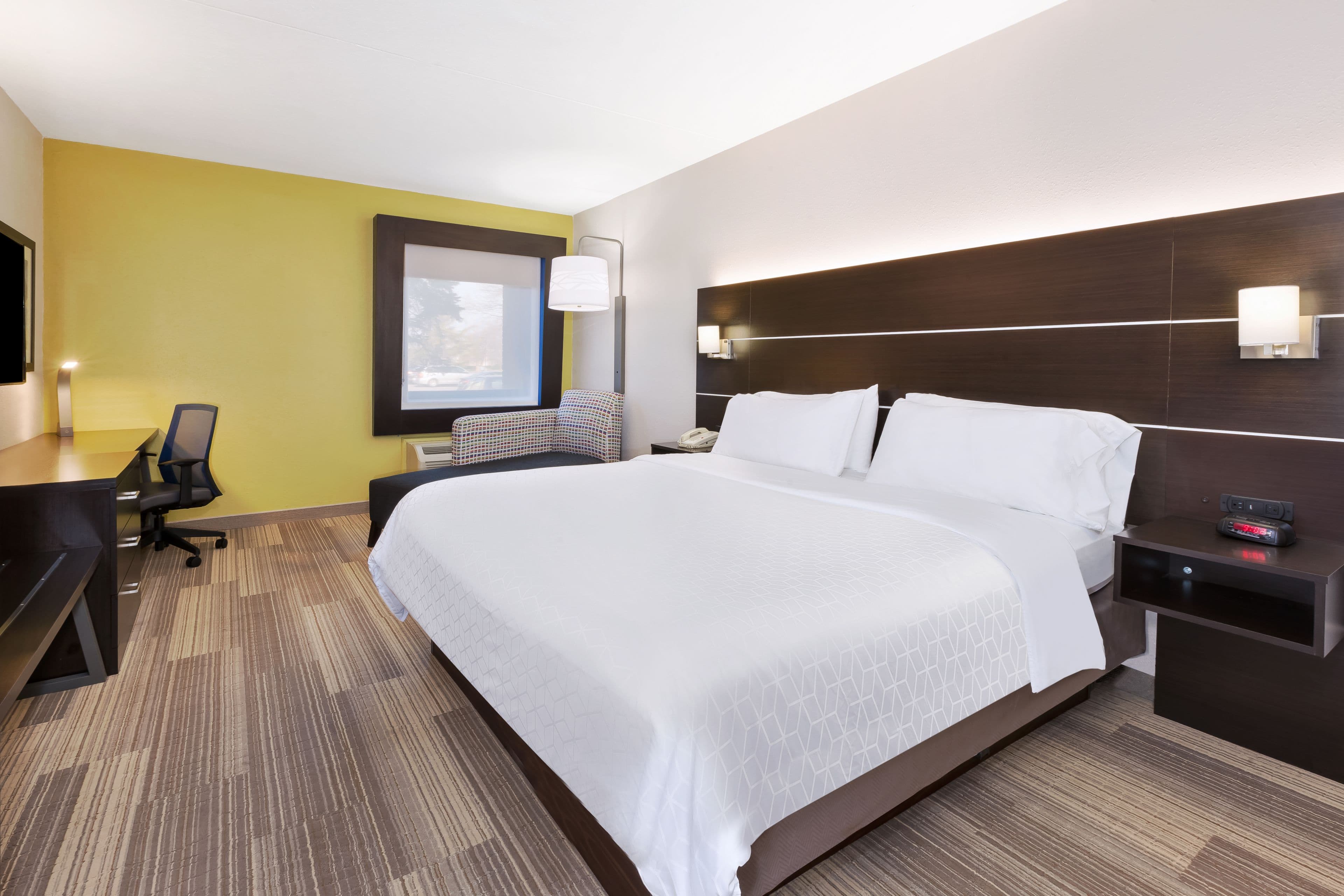 Holiday Inn Express Detroit-Warren (Gm Tech Ctr) - Image 3