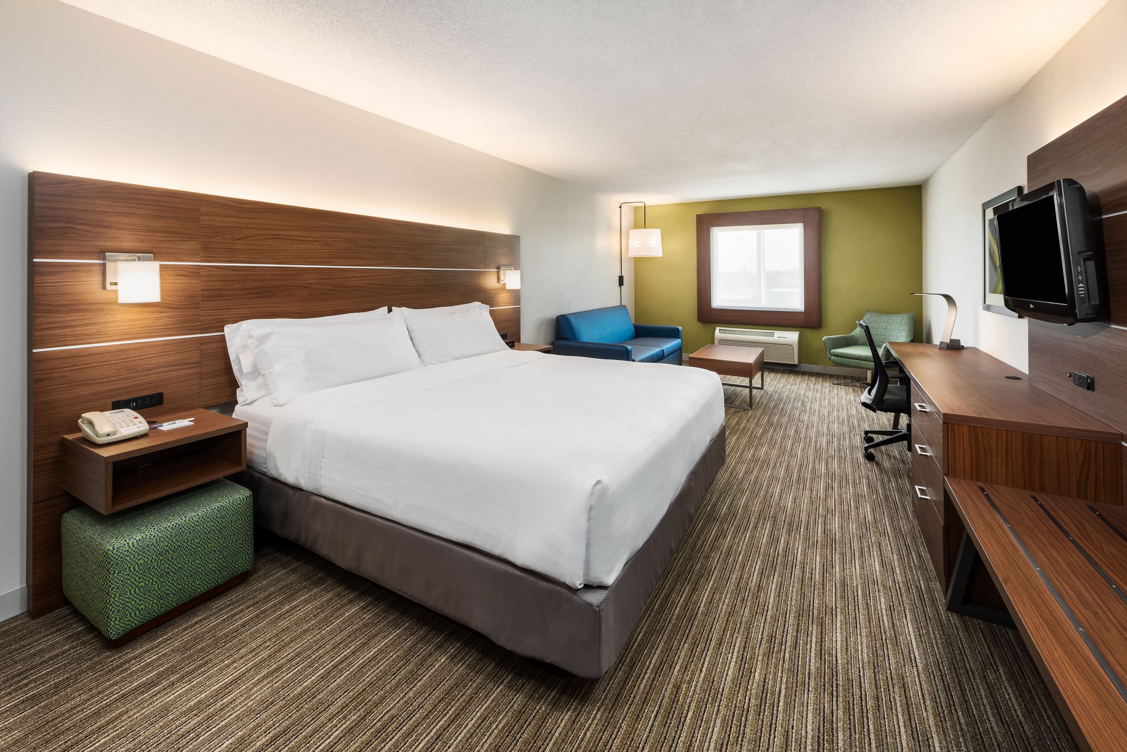Holiday Inn Express Warrenton — 7