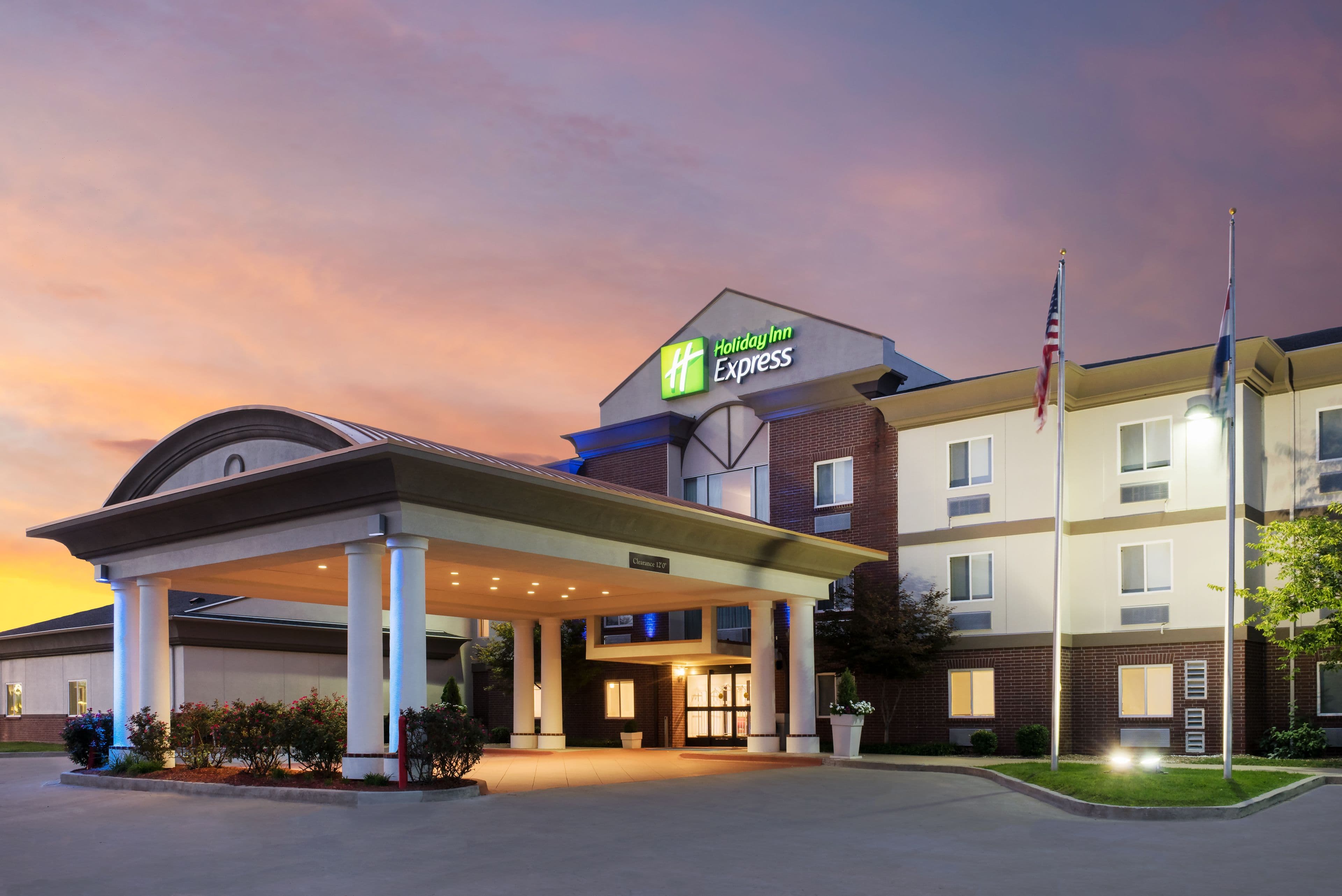 Holiday Inn Express Warrenton - Image 1