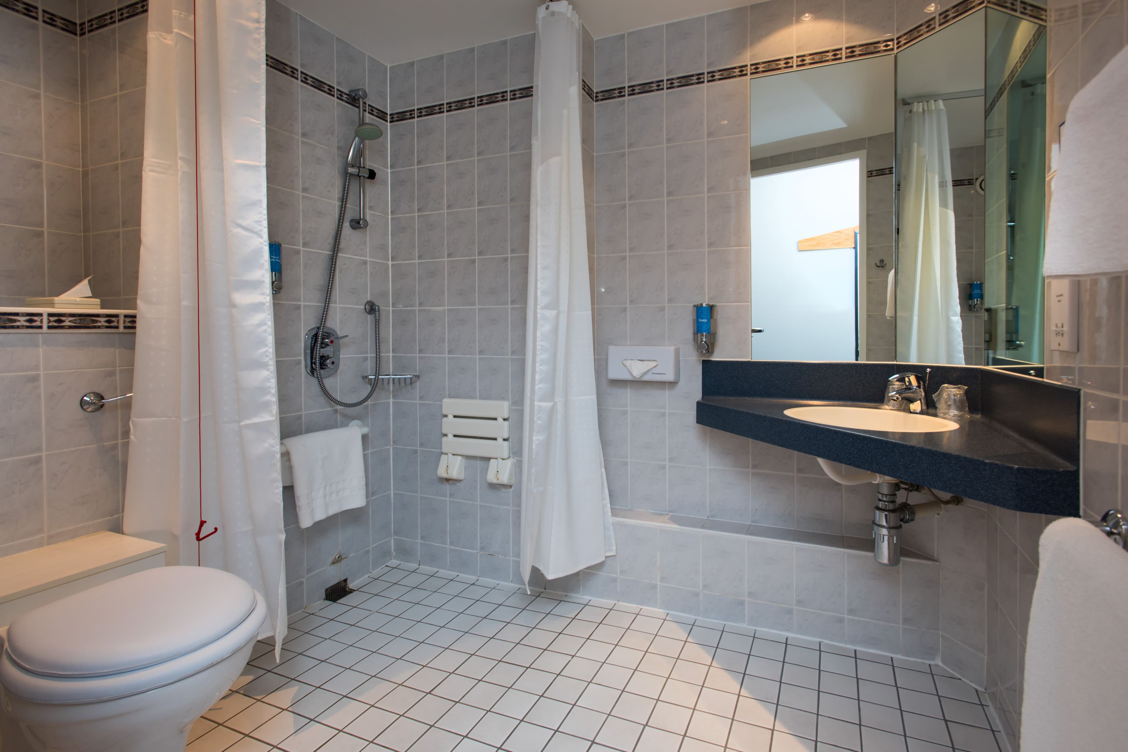 Holiday Inn Express Warwick - Stratford-upon-Avon — 15