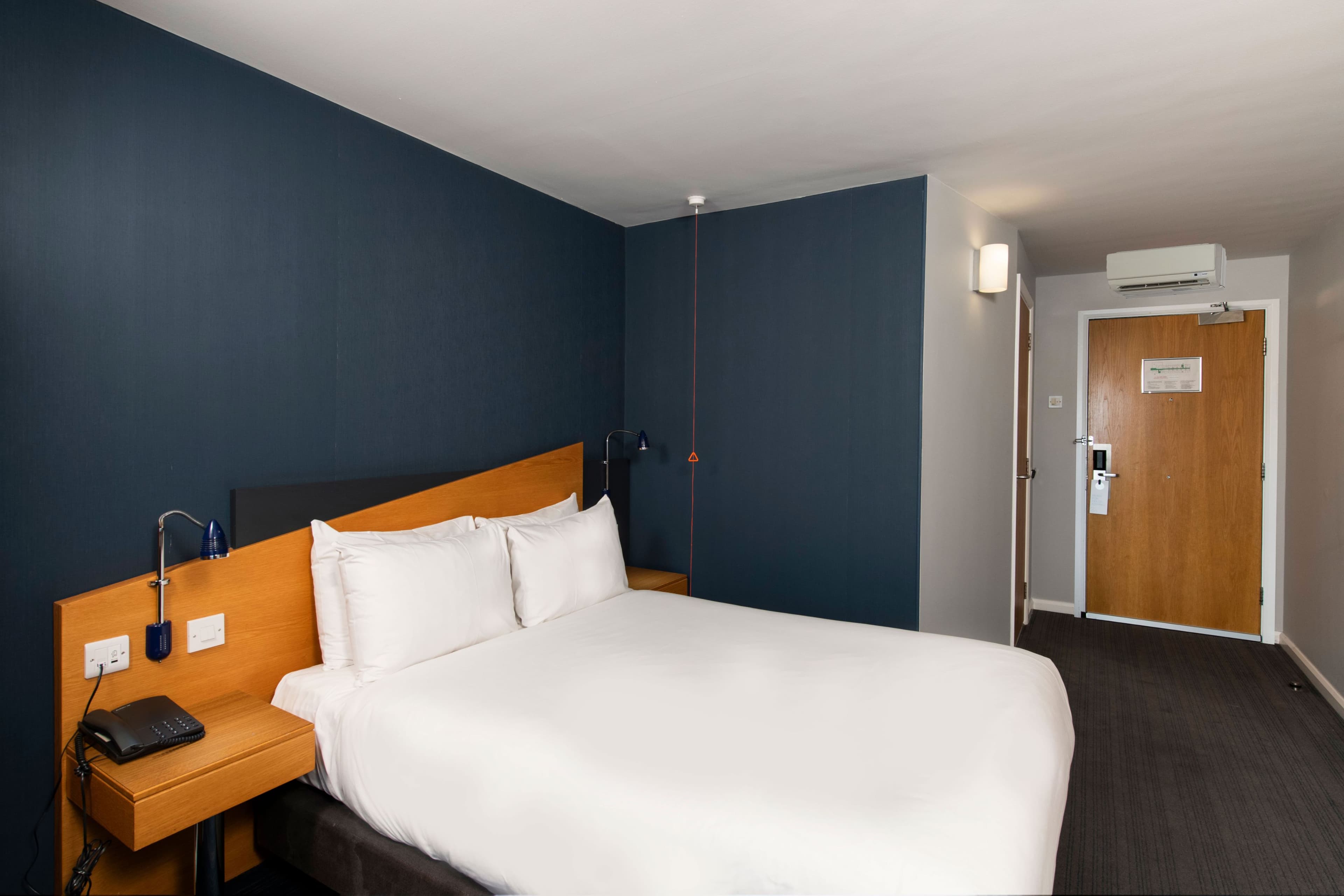 Holiday Inn Express Warwick - Stratford-upon-Avon - Image 4