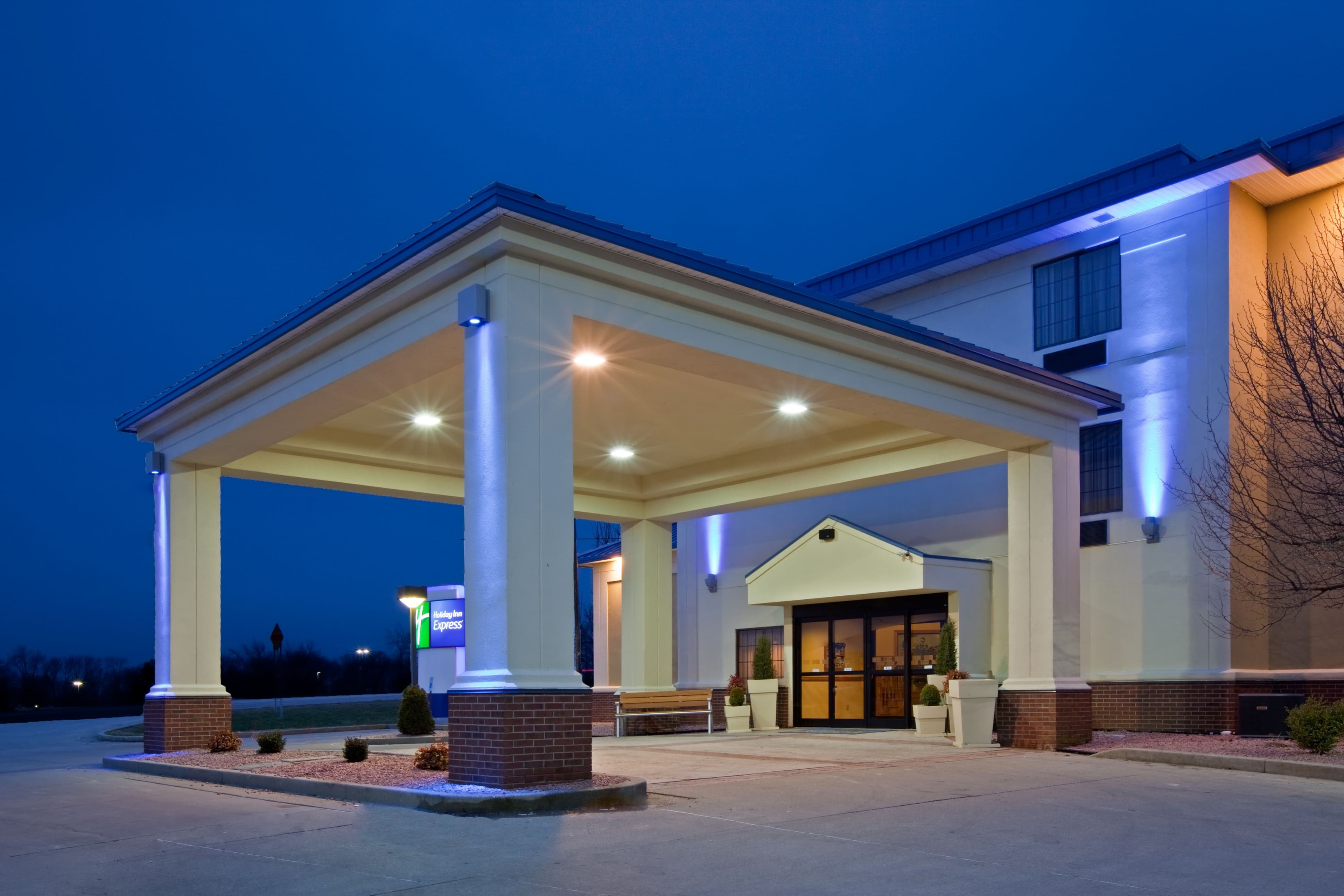 Holiday Inn Express Washington - Image 1