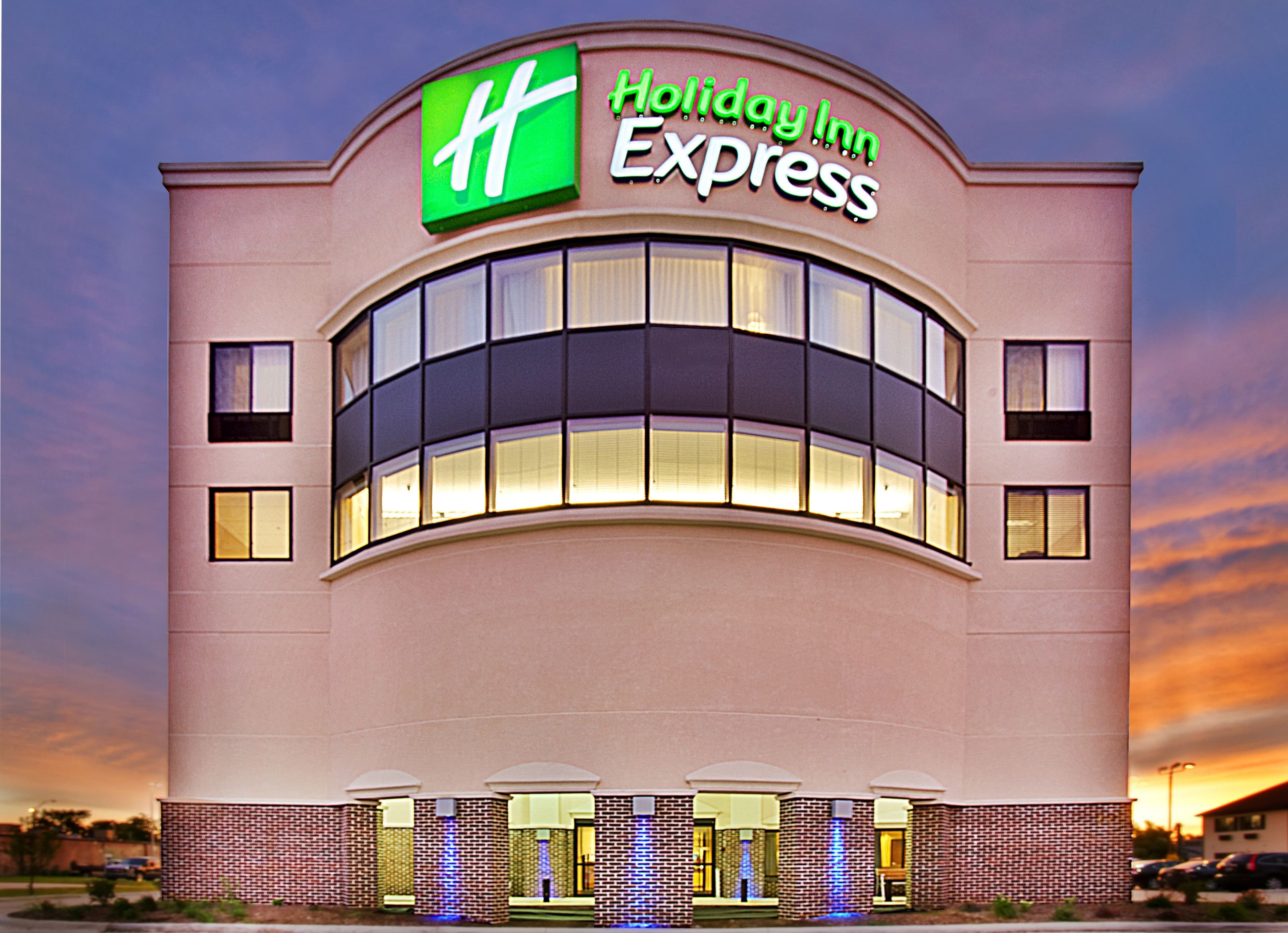 Holiday Inn Express Waterloo-Cedar Falls - Image 1