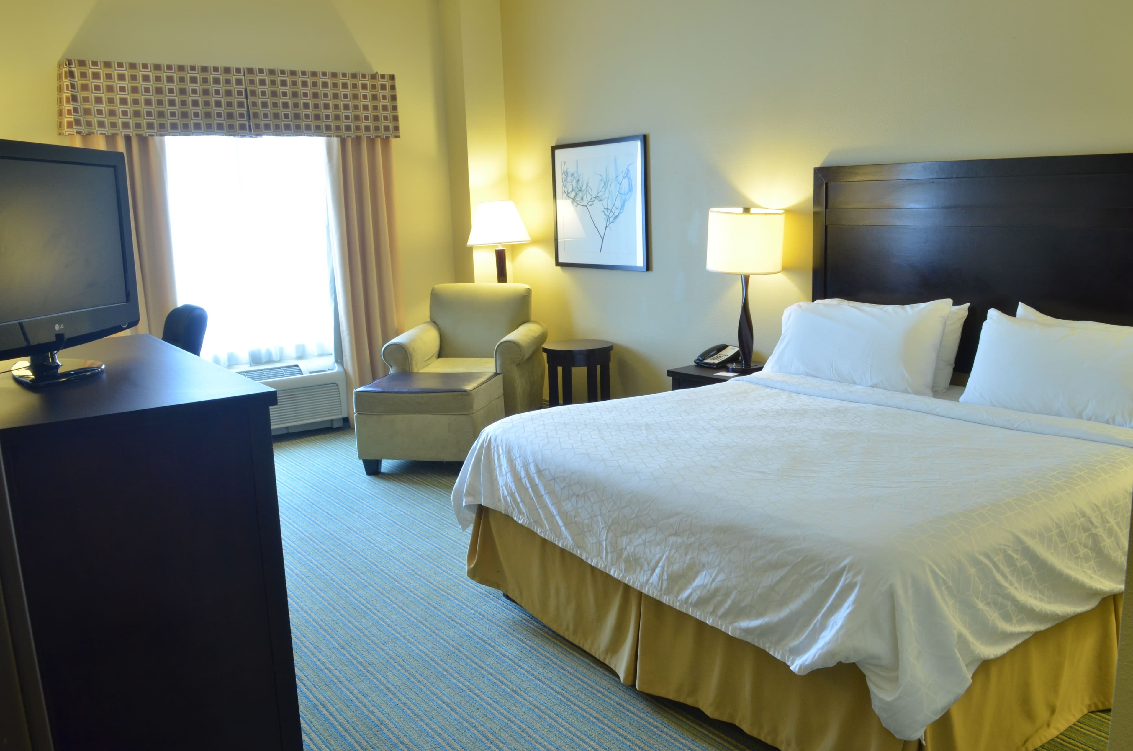 Holiday Inn Express Waterloo-Cedar Falls - Image 2