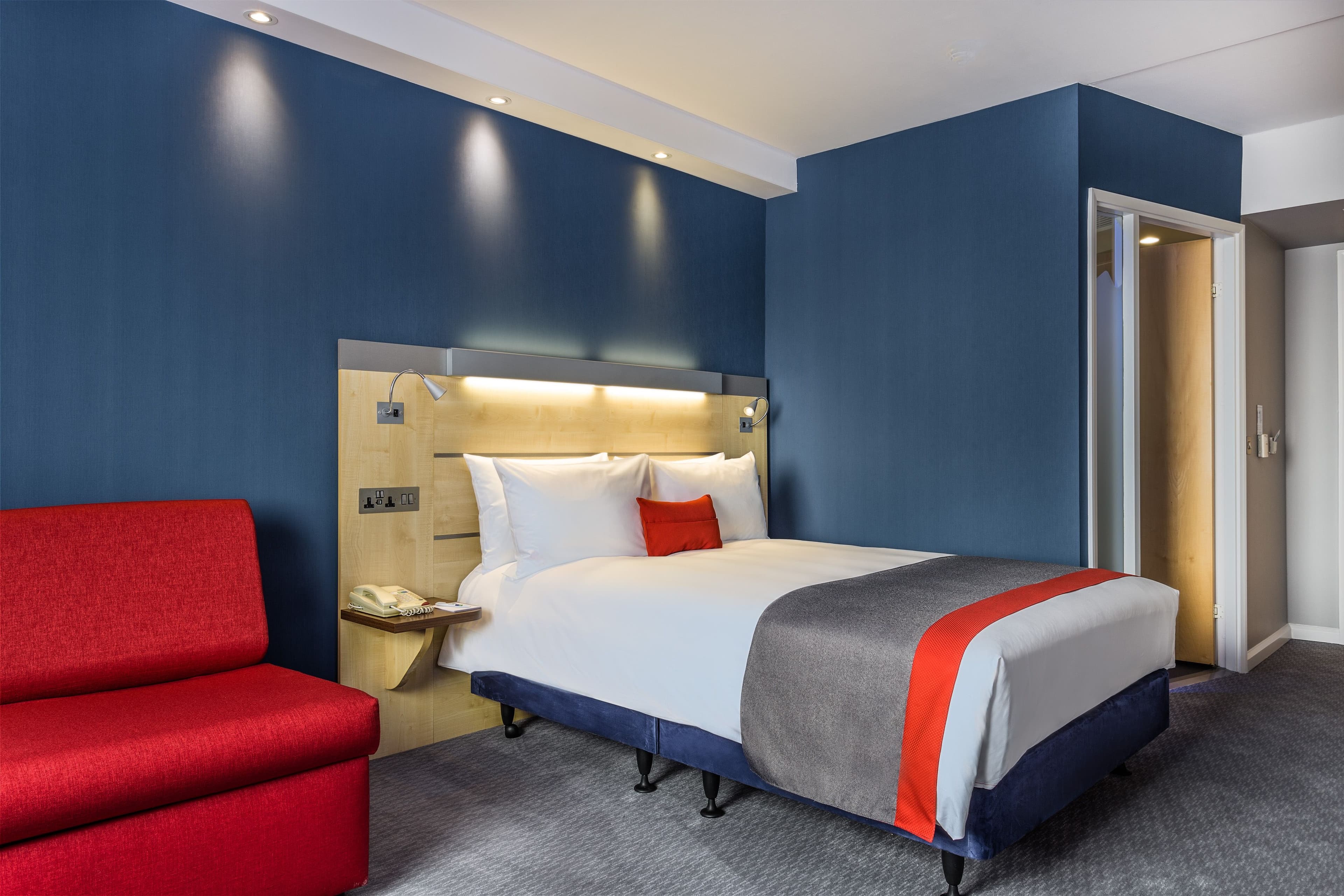 Holiday Inn Express London - Watford Junction — 12