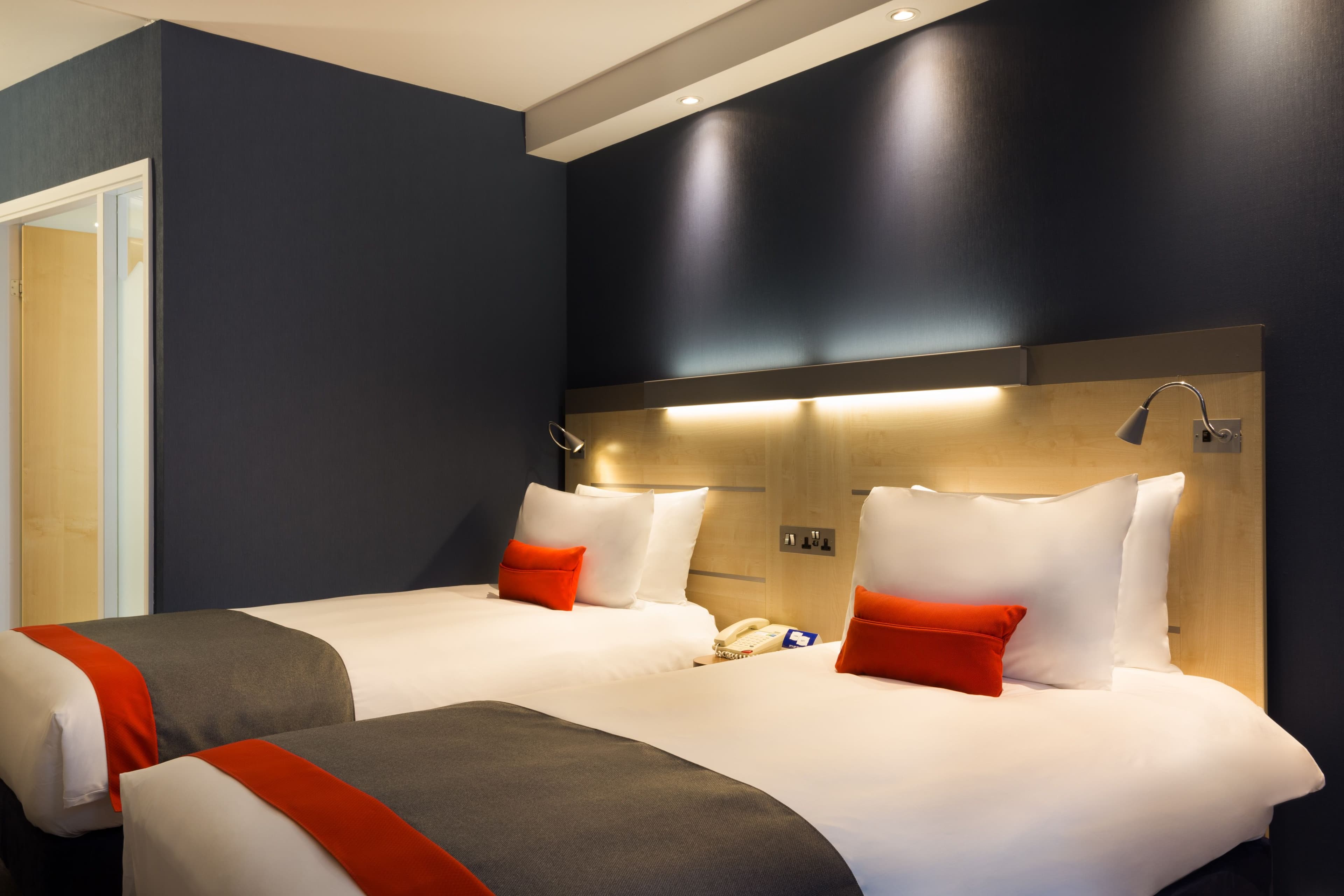 Holiday Inn Express London - Watford Junction — 27