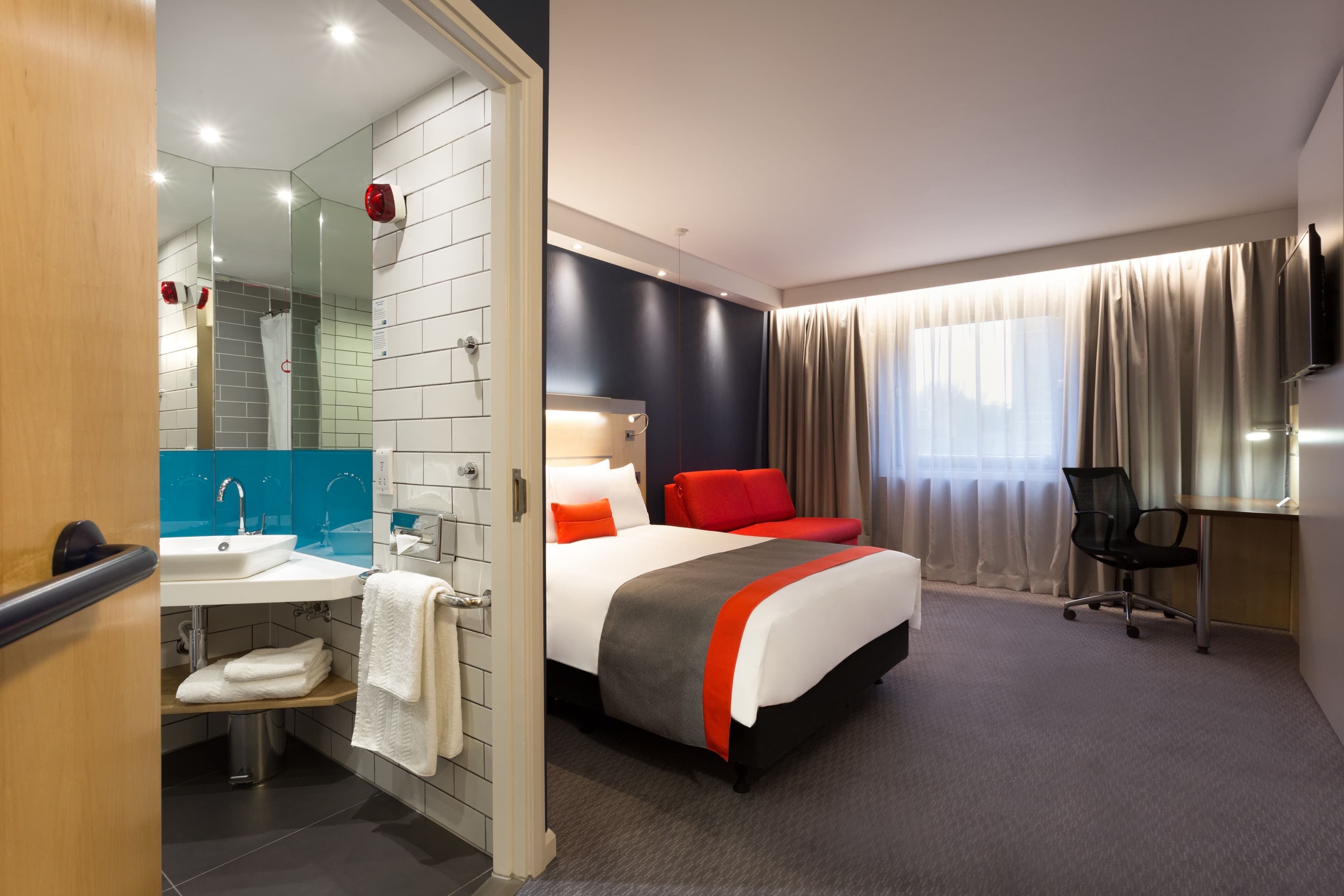 Holiday Inn Express London - Watford Junction — 23